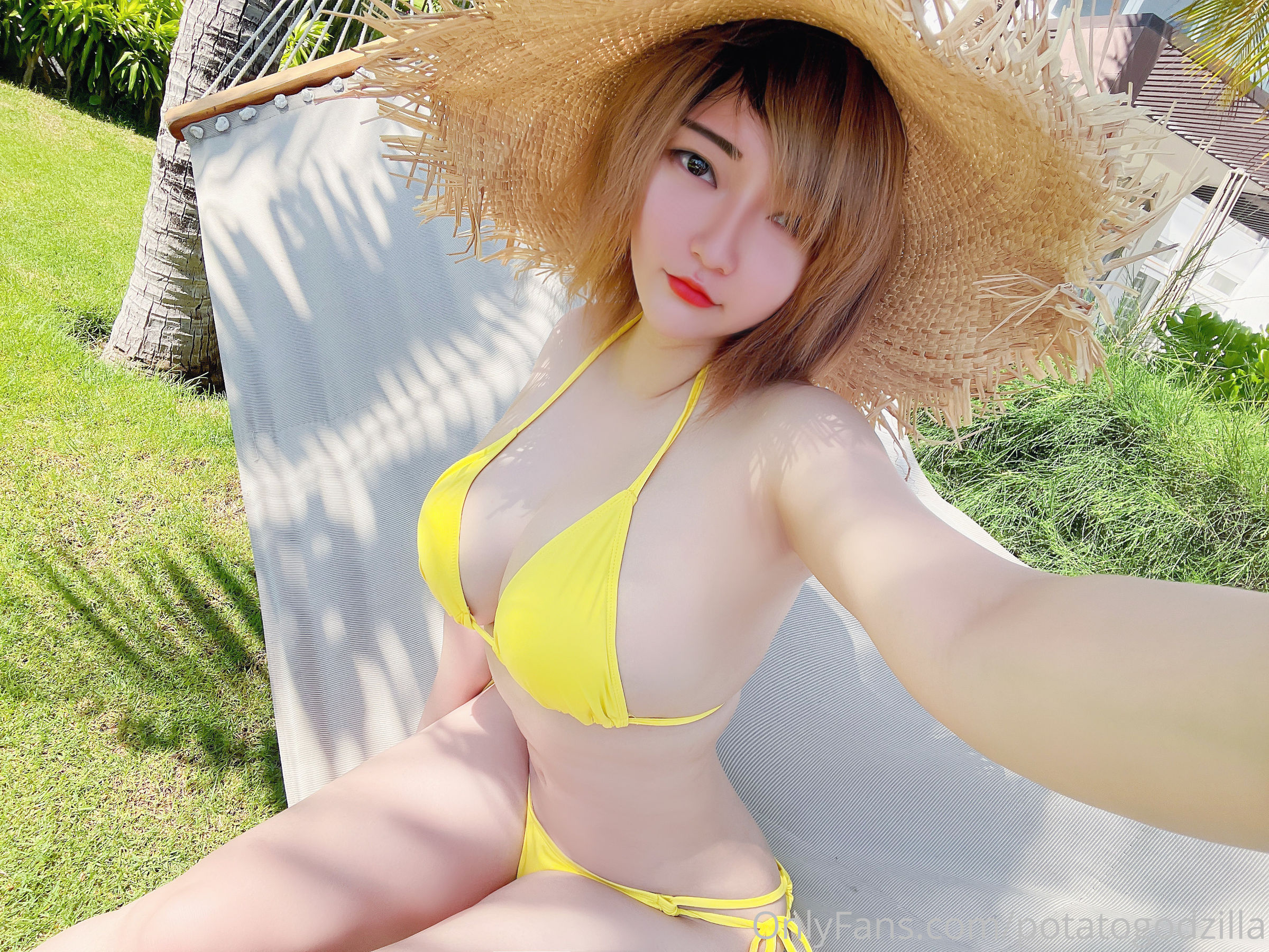 [网红COSER写真] Coser小姐姐Potato Godzilla - Yellow Bikini第10张