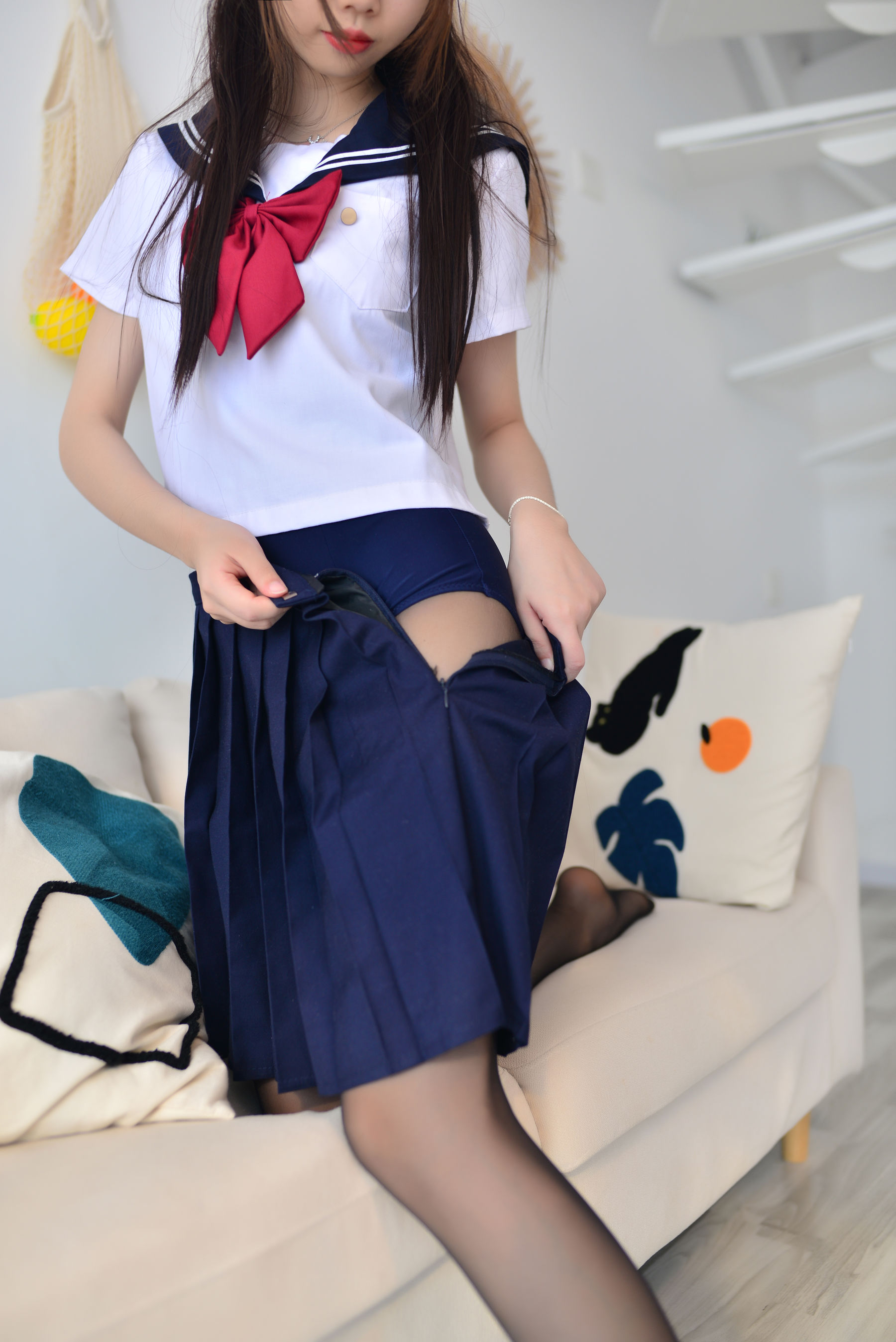 [COS福利] Cos小姐姐雪琪 - 黑丝JK死库水第4张