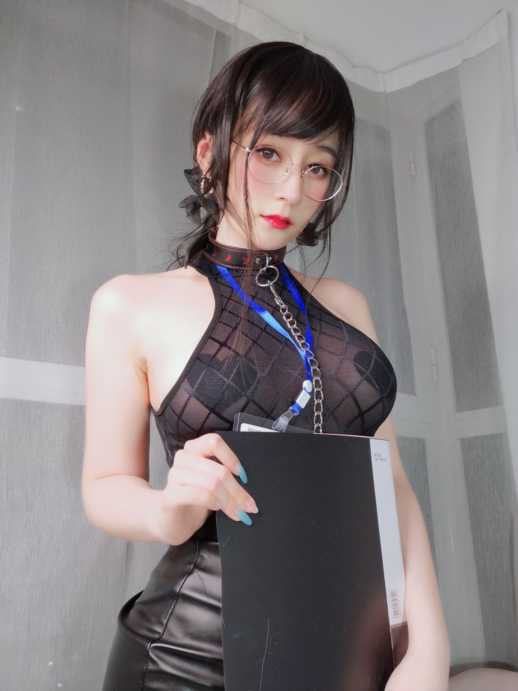 [网红COSER写真] Coser小姐姐白银 - 黑丝情趣第26张