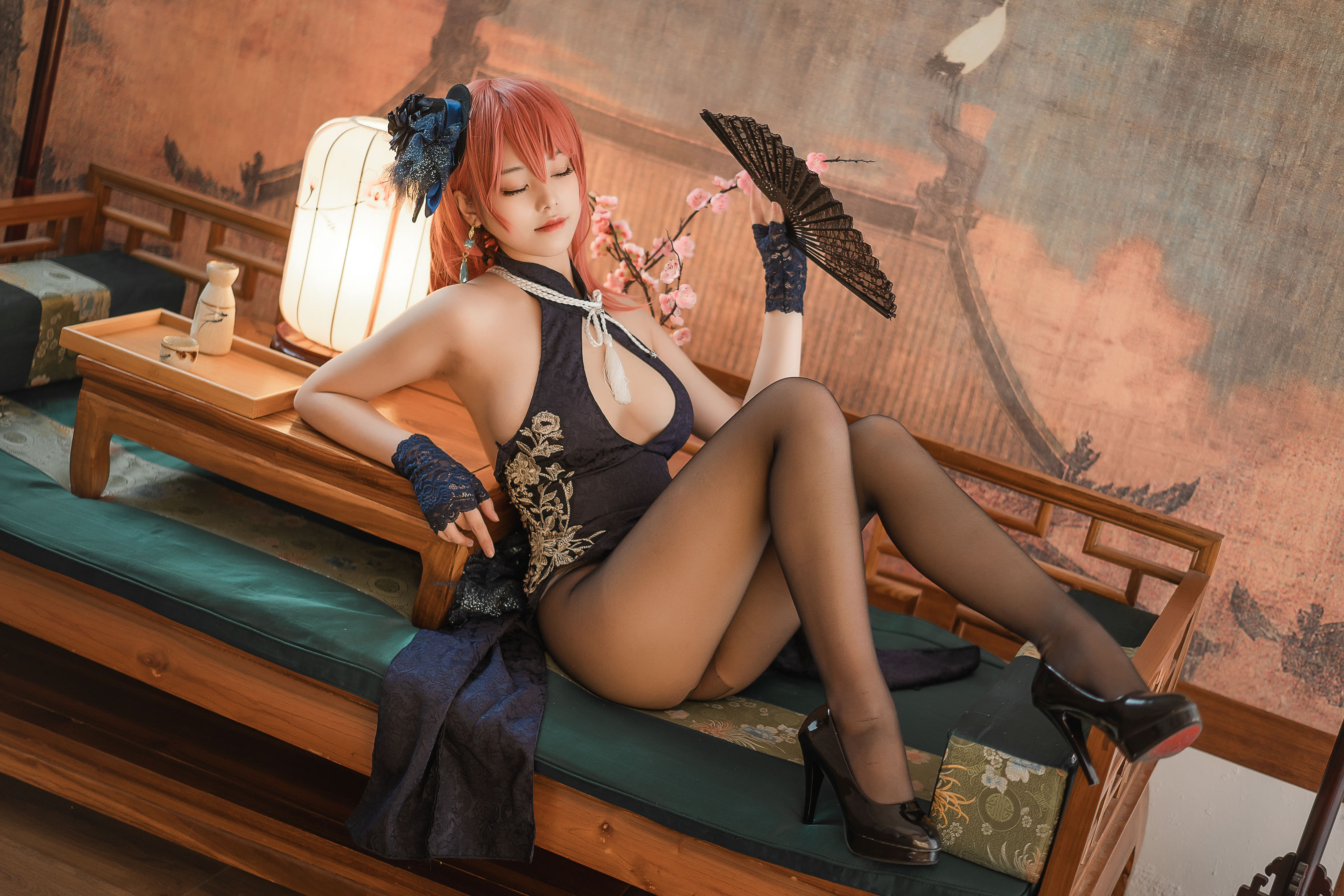 [福利COS] 萌系小姐姐蜜汁猫裘 - 黑太子旗袍第8张