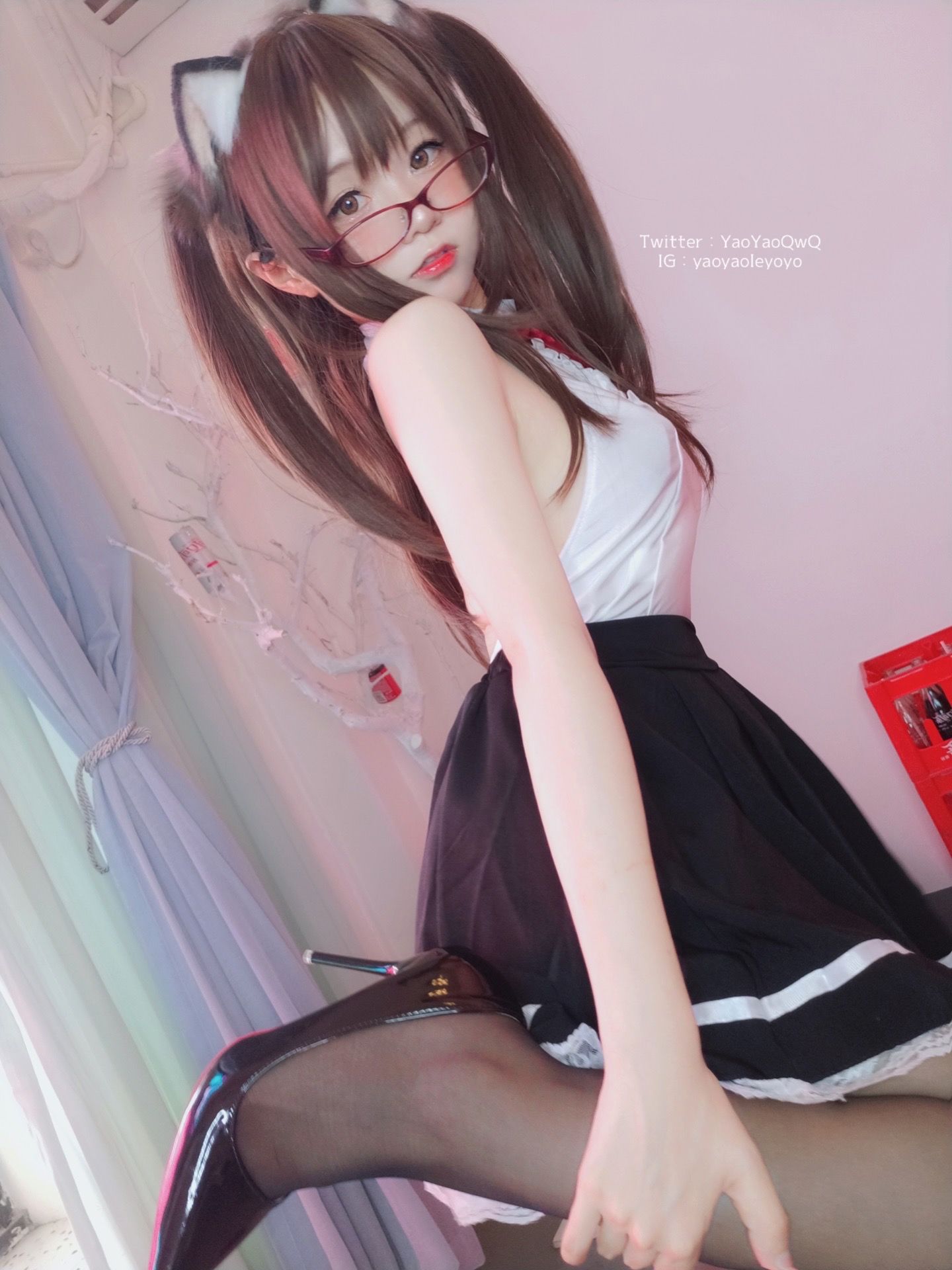 [网红COS] 萌妹子Coser摇摇乐yoyo - 黑色紧身衣第3张