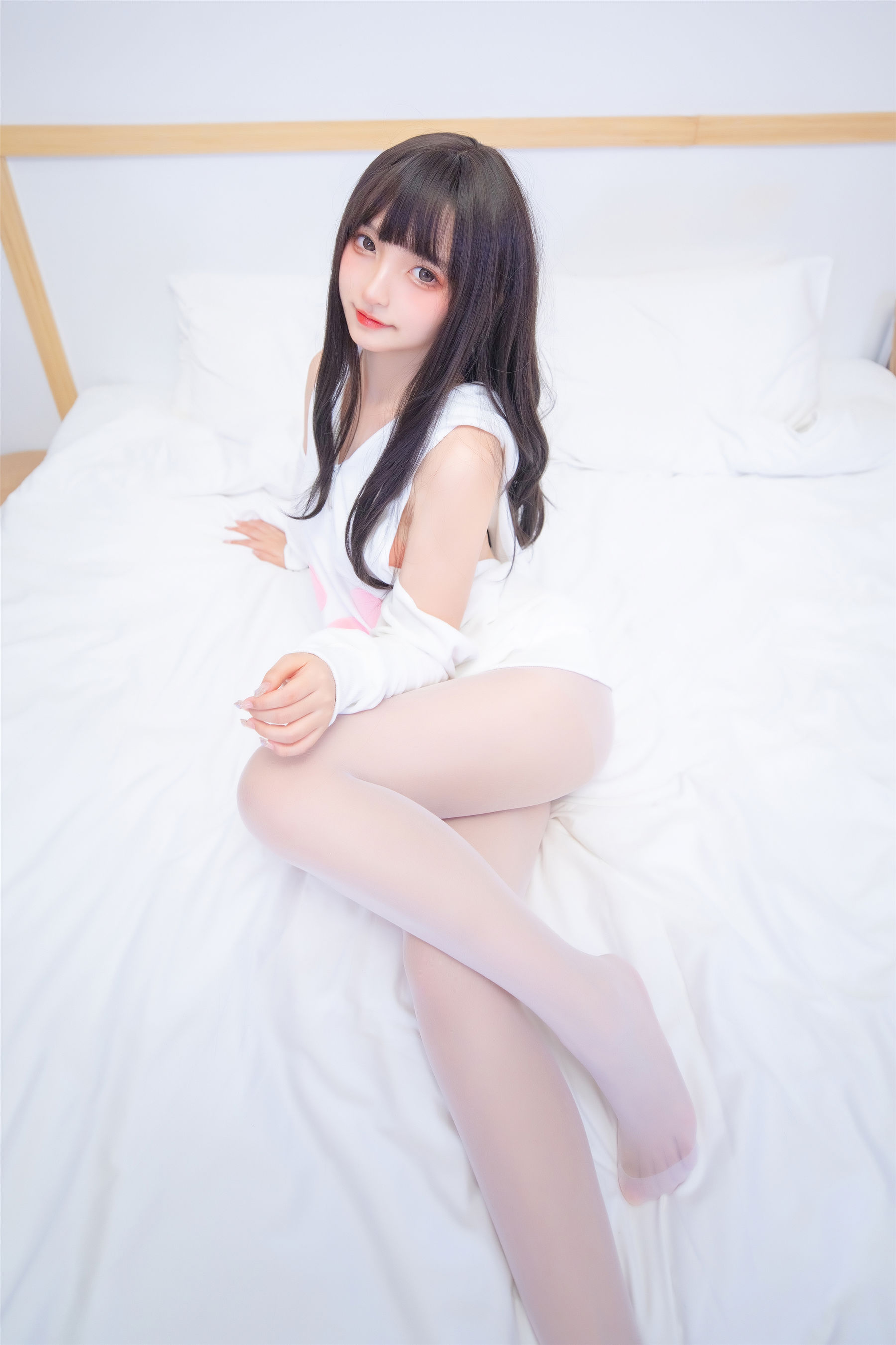 [网红COS] 萝莉神楽板真冬 白猫咪第5张