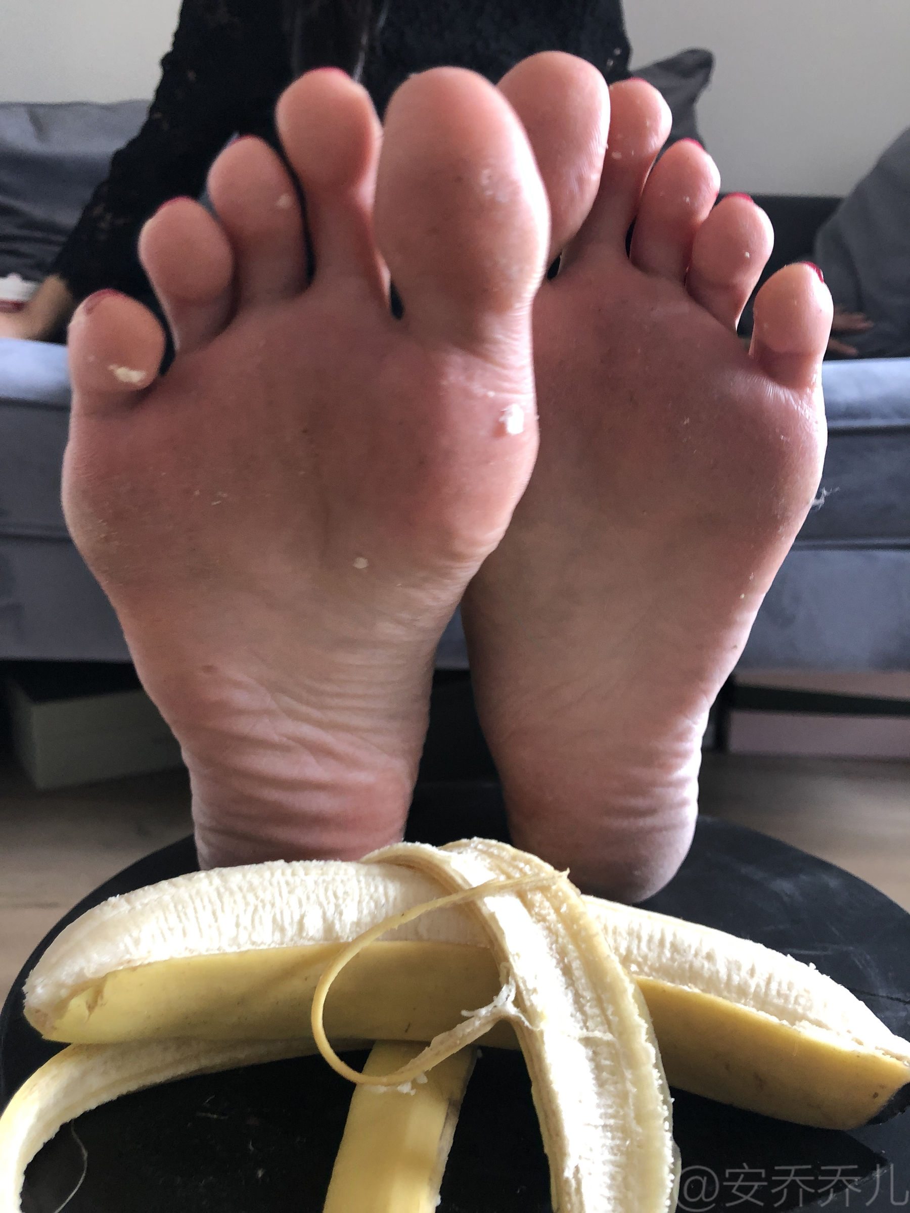 [福利COS] 安乔乔儿(Nia乔乔) No.009 踩香蕉第21张