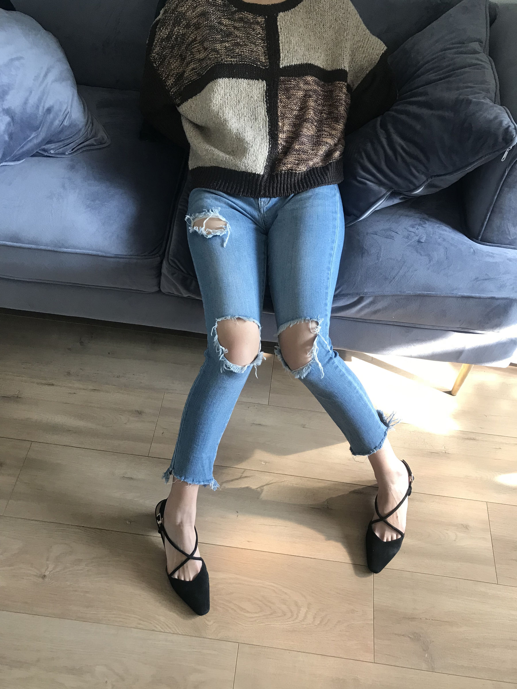 [福利COS] 安乔乔儿(Nia乔乔) No.015 脏脚踩鸡蛋第3张