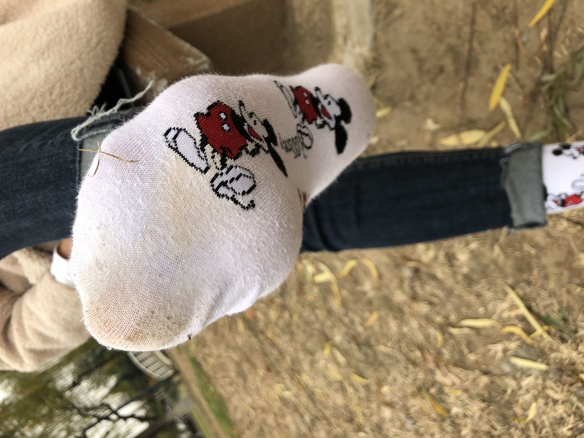 [福利COS] 安乔乔儿(Nia乔乔) No.010 红甲裸足第1张