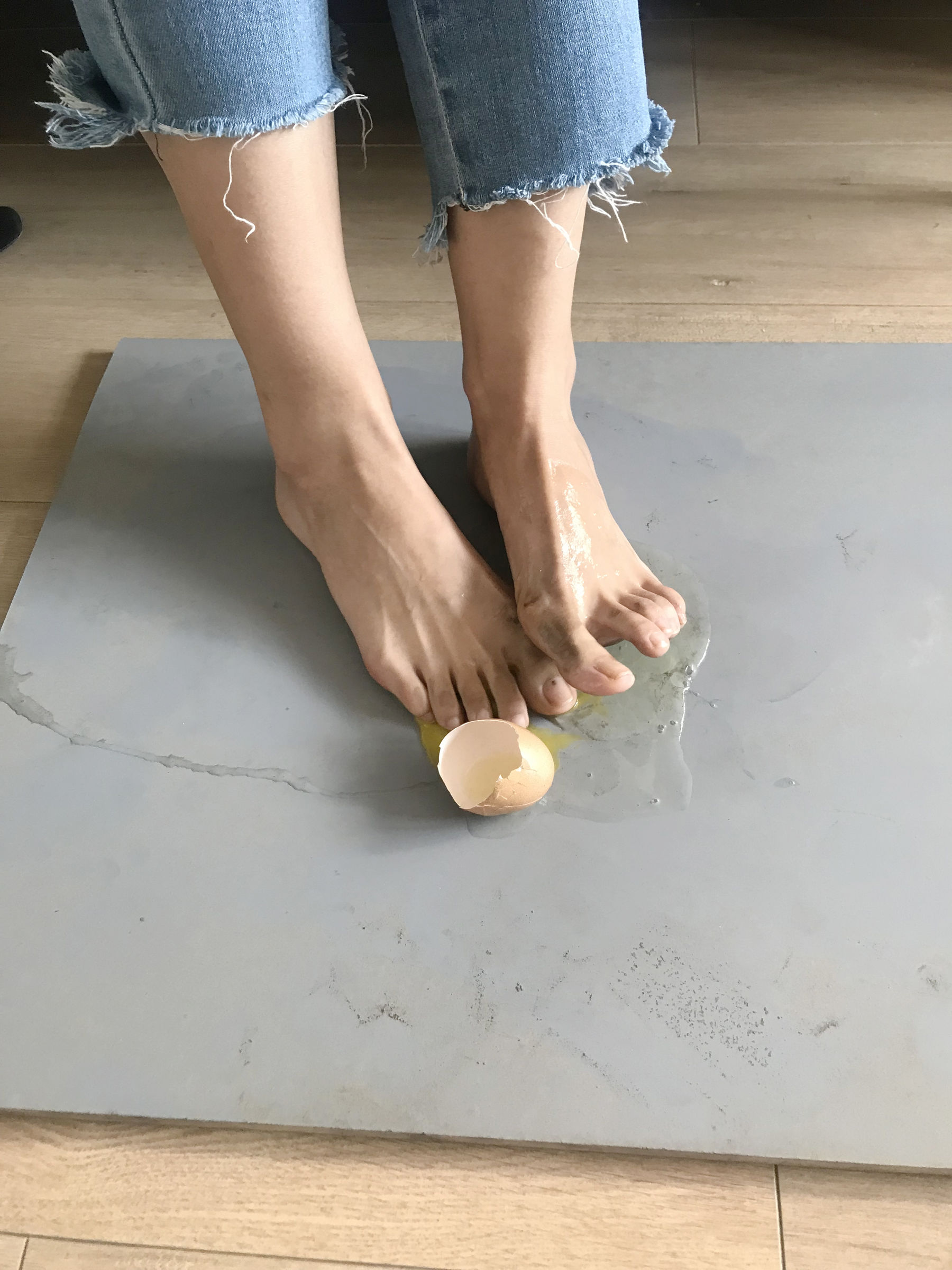 [福利COS] 安乔乔儿(Nia乔乔) No.015 脏脚踩鸡蛋第31张