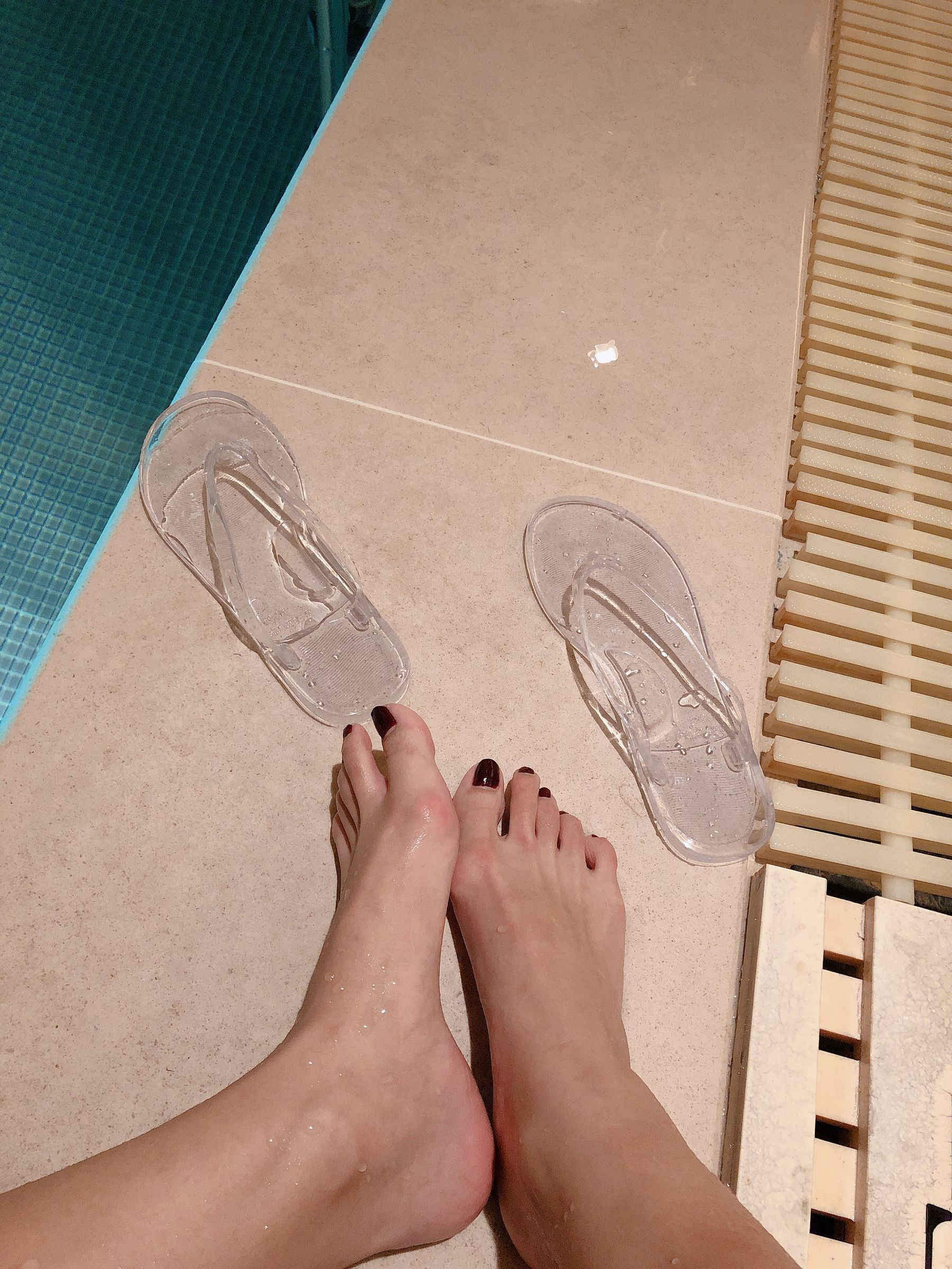 [福利COS] 安乔乔儿(Nia乔乔) No.012 泳池裸足第22张