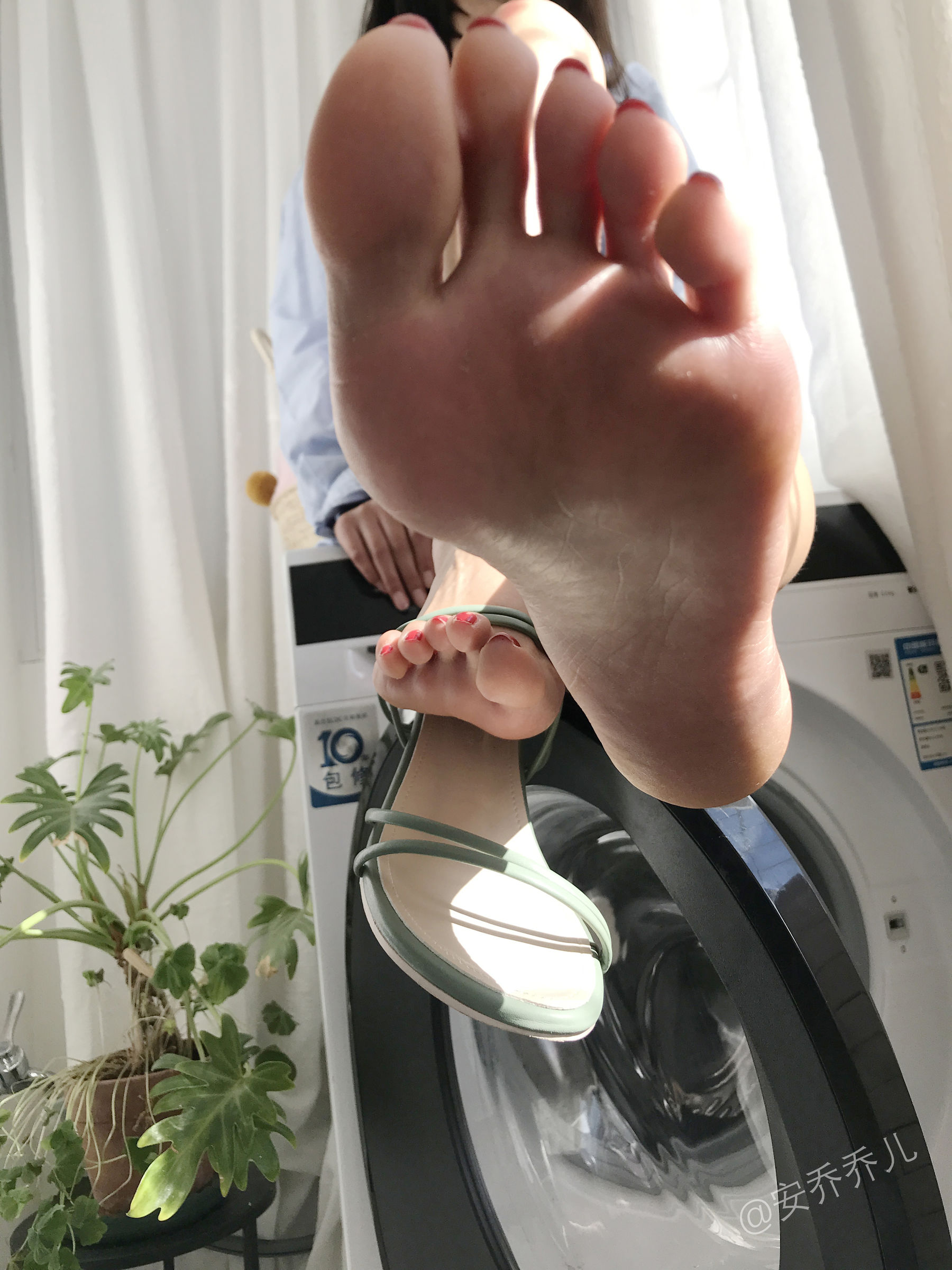 [福利COS] 安乔乔儿(Nia乔乔) No.016 阳台洗衣房第30张