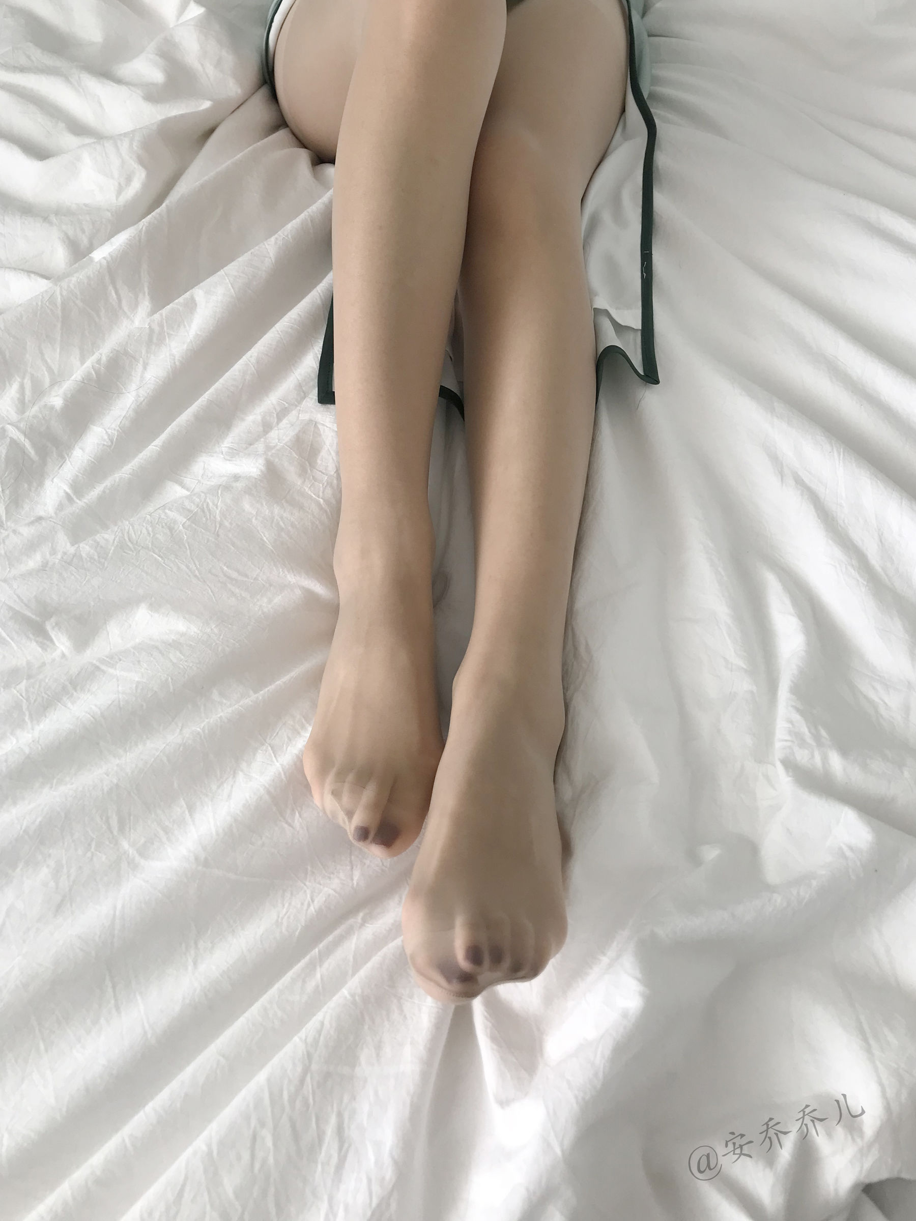 [福利COS] 安乔乔儿(Nia乔乔) No.017 安乔乔儿 黑丝旗袍第13张