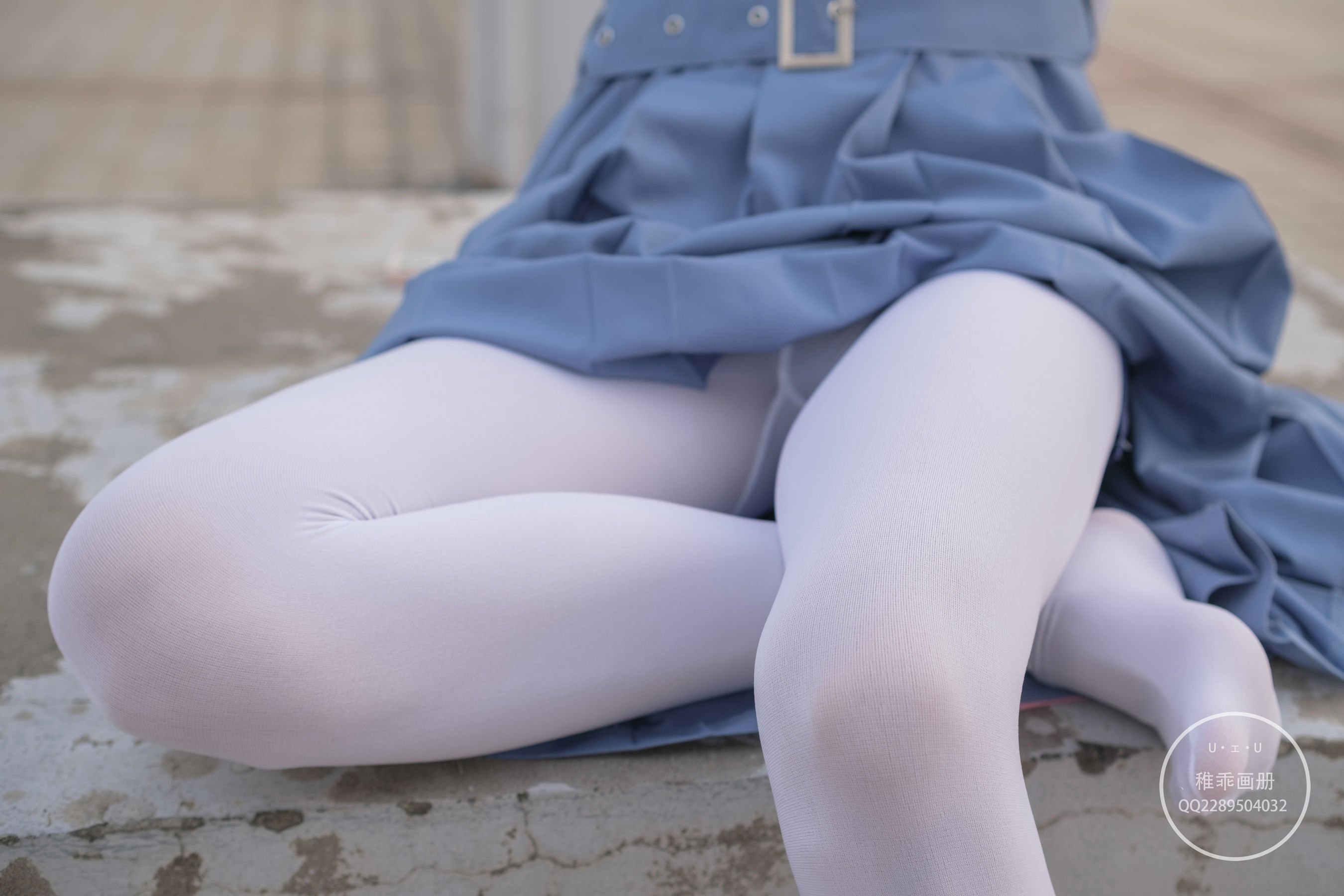 [福利COS] 柴系小乖(稚乖画册) - 夜夜 天台真空80D白丝第19张