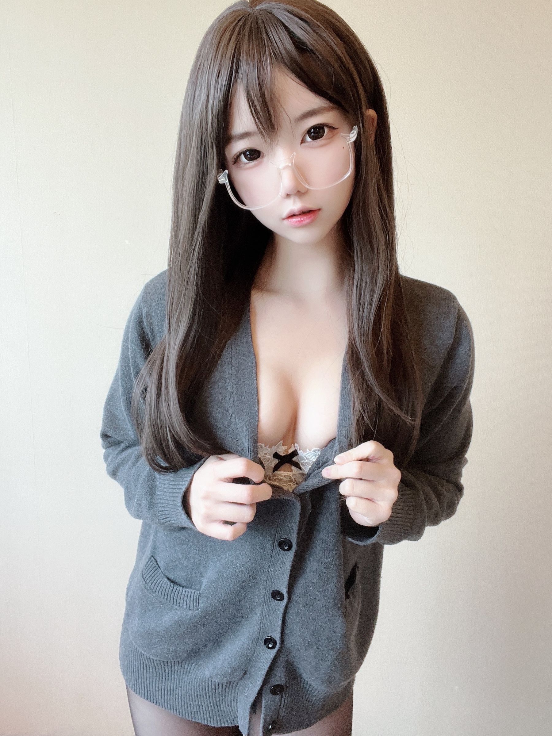 [福利COS] 莉犬酱 - 黑丝白蕾丝第1张