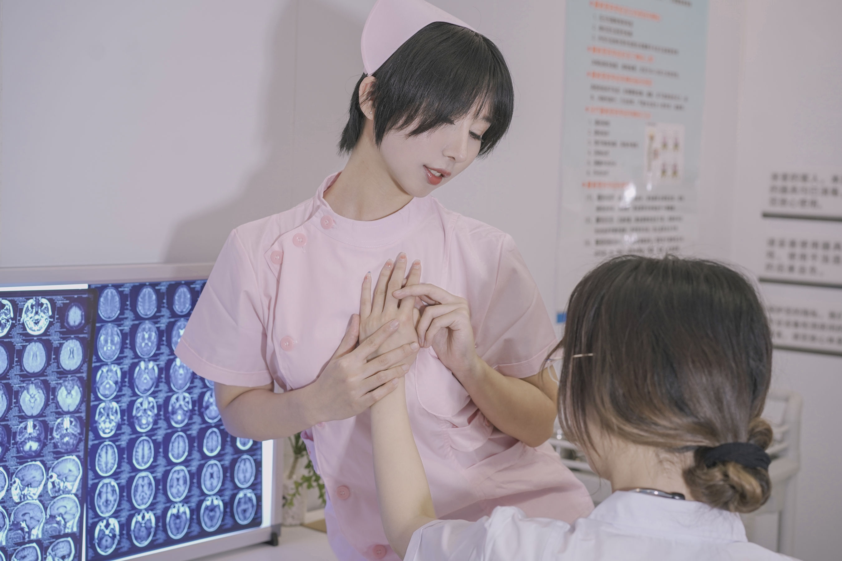 [福利COS] 云溪溪&amp;amp;奶桃桃 N47医护第6张