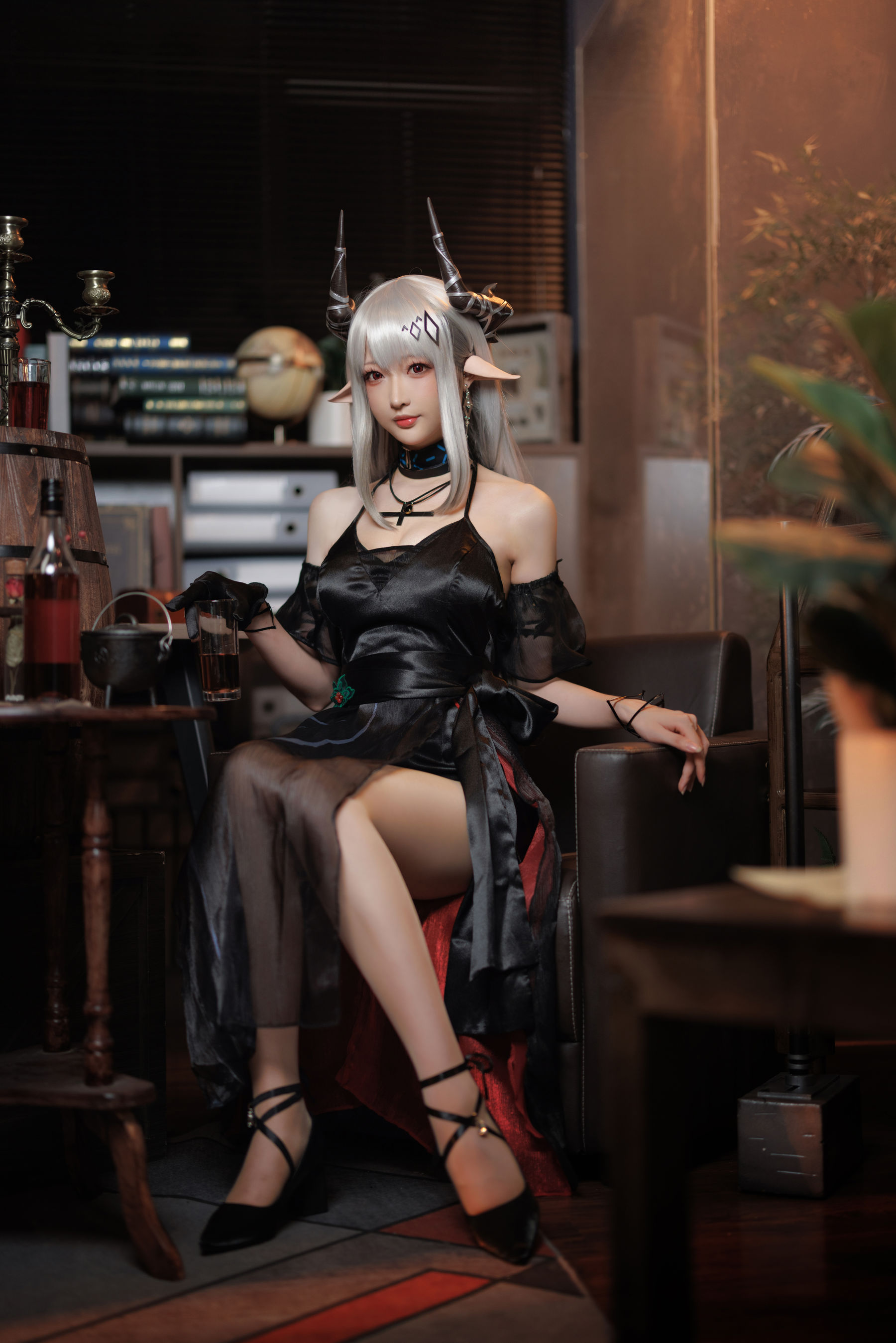 [福利COS] Coser小姐姐南宫 - 泥岩 礼服第8张