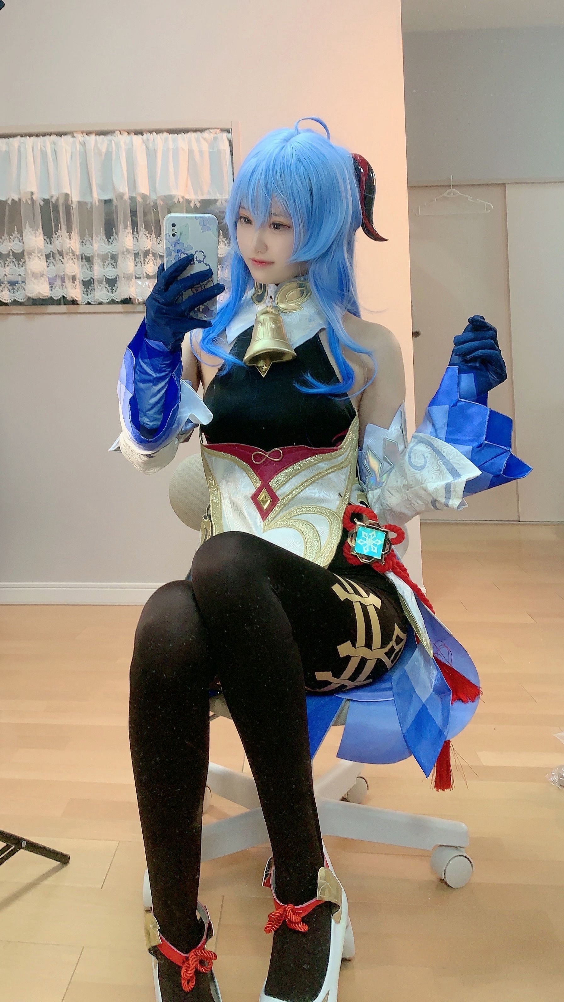 [福利COS] 千阳(ちよ) - 甘雨对镜拍第1张