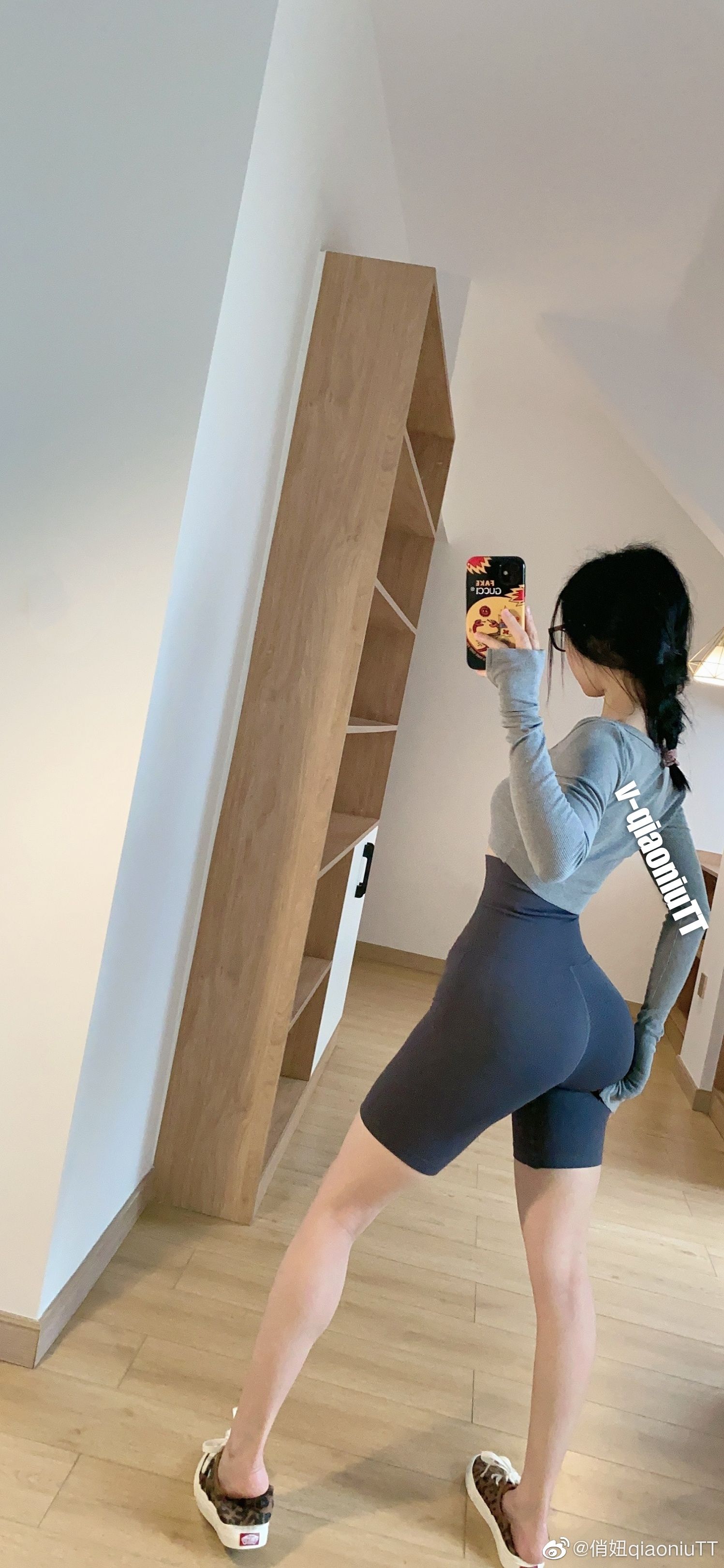 [福利COS] 俏妞qiaoniuTT - 丝袜长腿翘臀 视图合集第15张