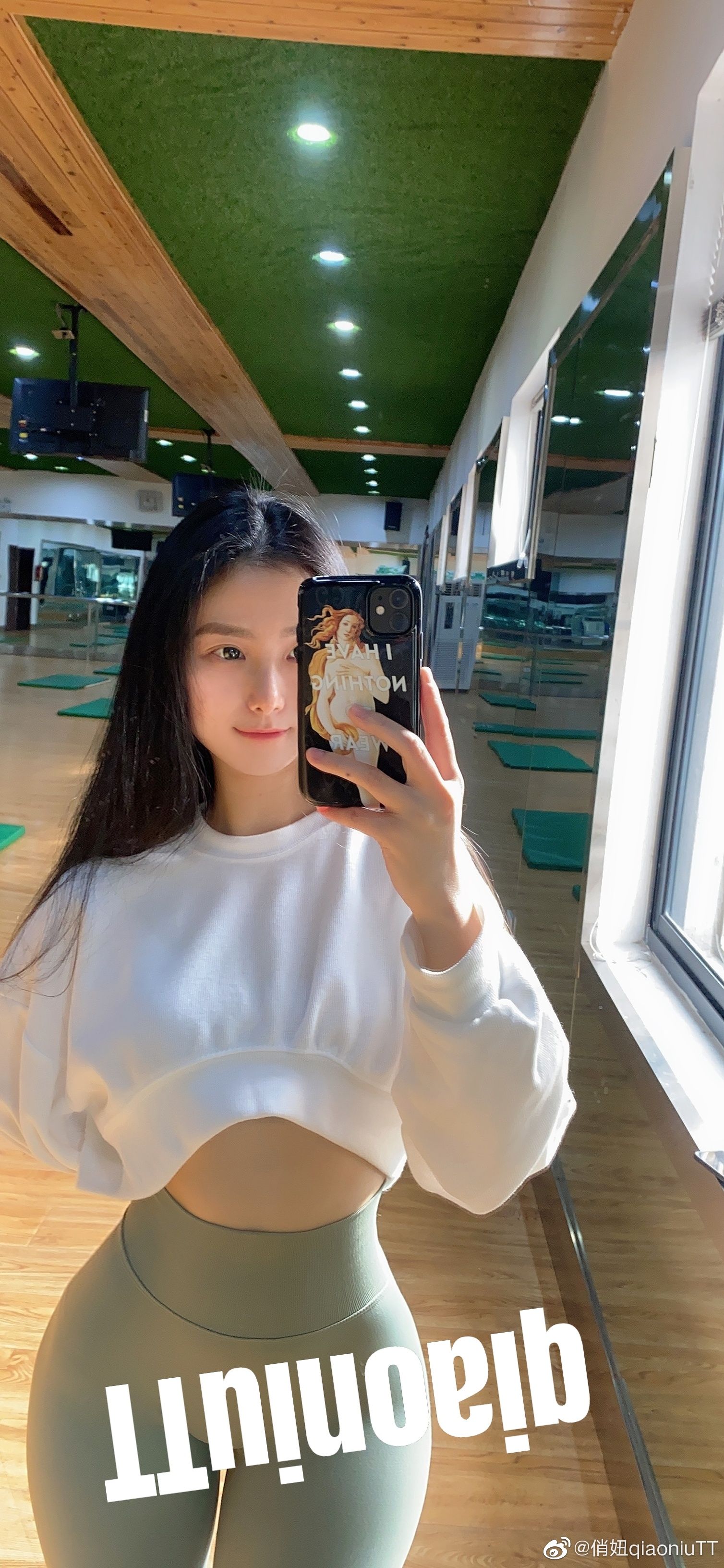 [福利COS] 俏妞qiaoniuTT - 丝袜长腿翘臀 视图合集第30张