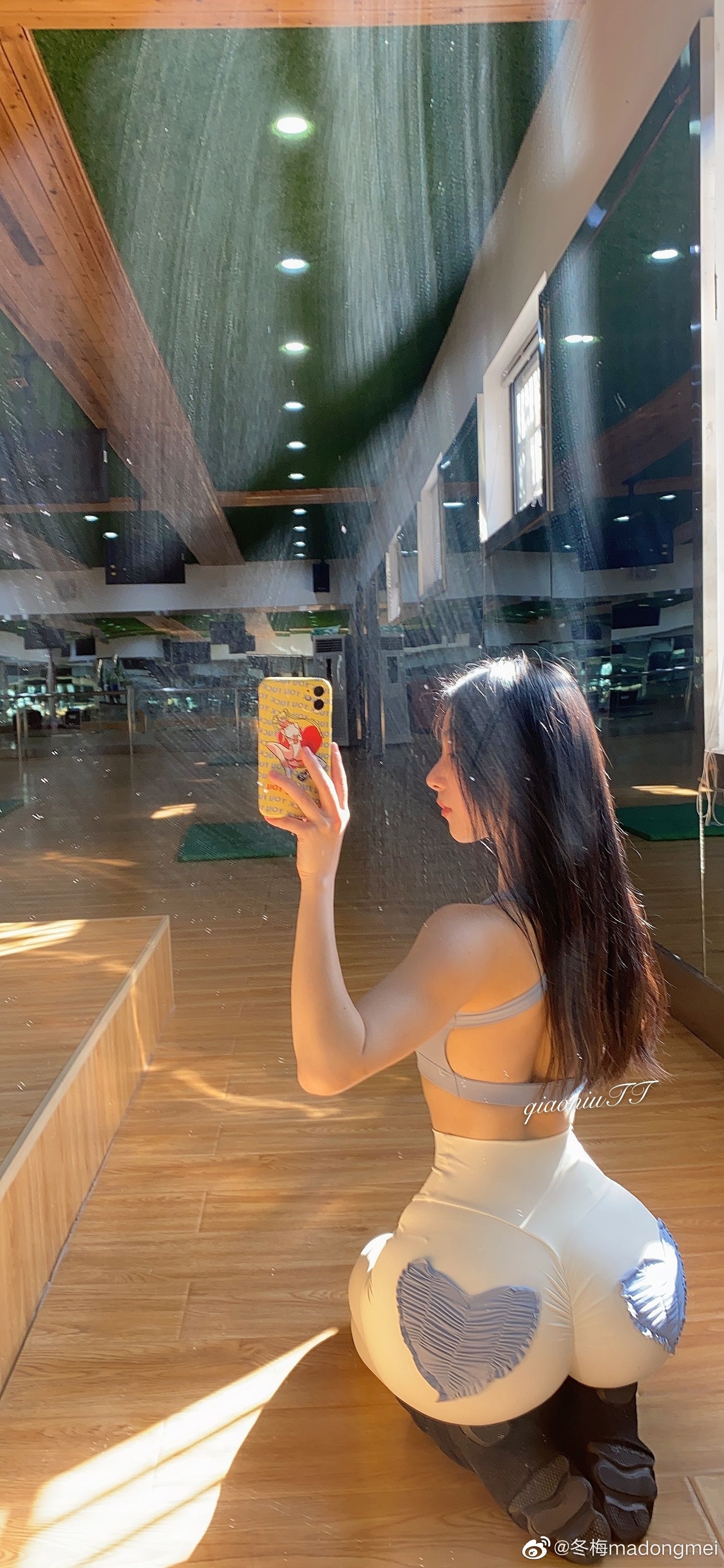 [福利COS] 俏妞qiaoniuTT - 丝袜长腿翘臀 视图合集第8张