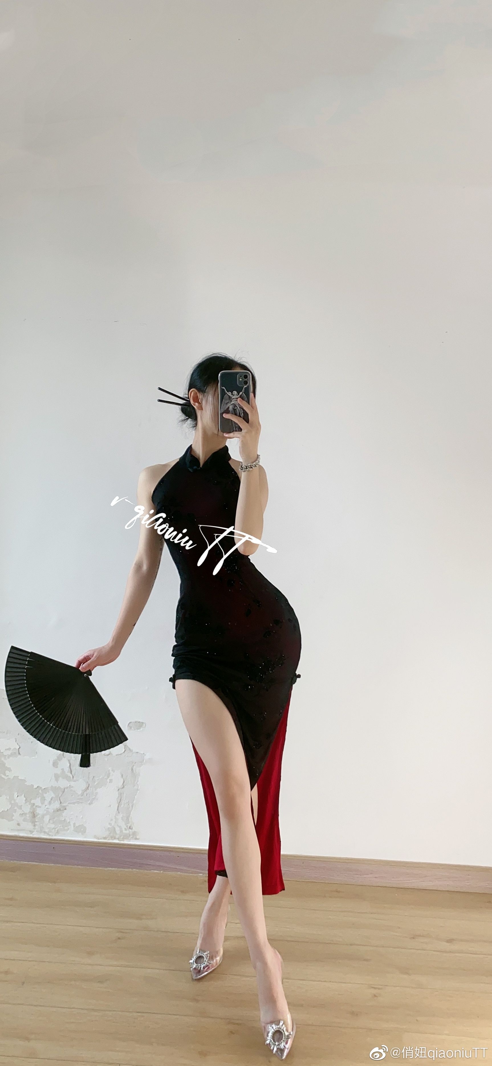 [福利COS] 俏妞qiaoniuTT - 丝袜长腿翘臀 视图合集第26张