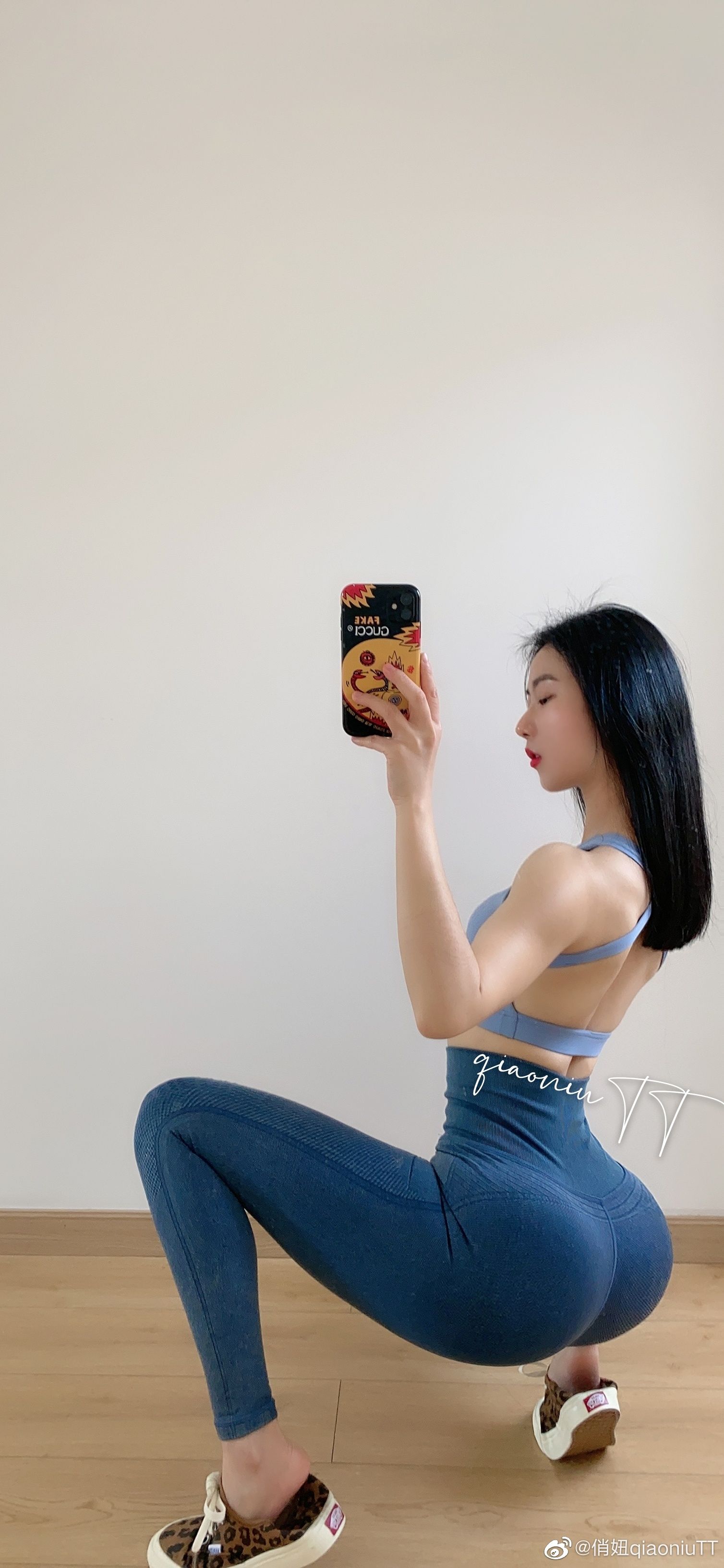 [福利COS] 俏妞qiaoniuTT - 丝袜长腿翘臀 视图合集第10张