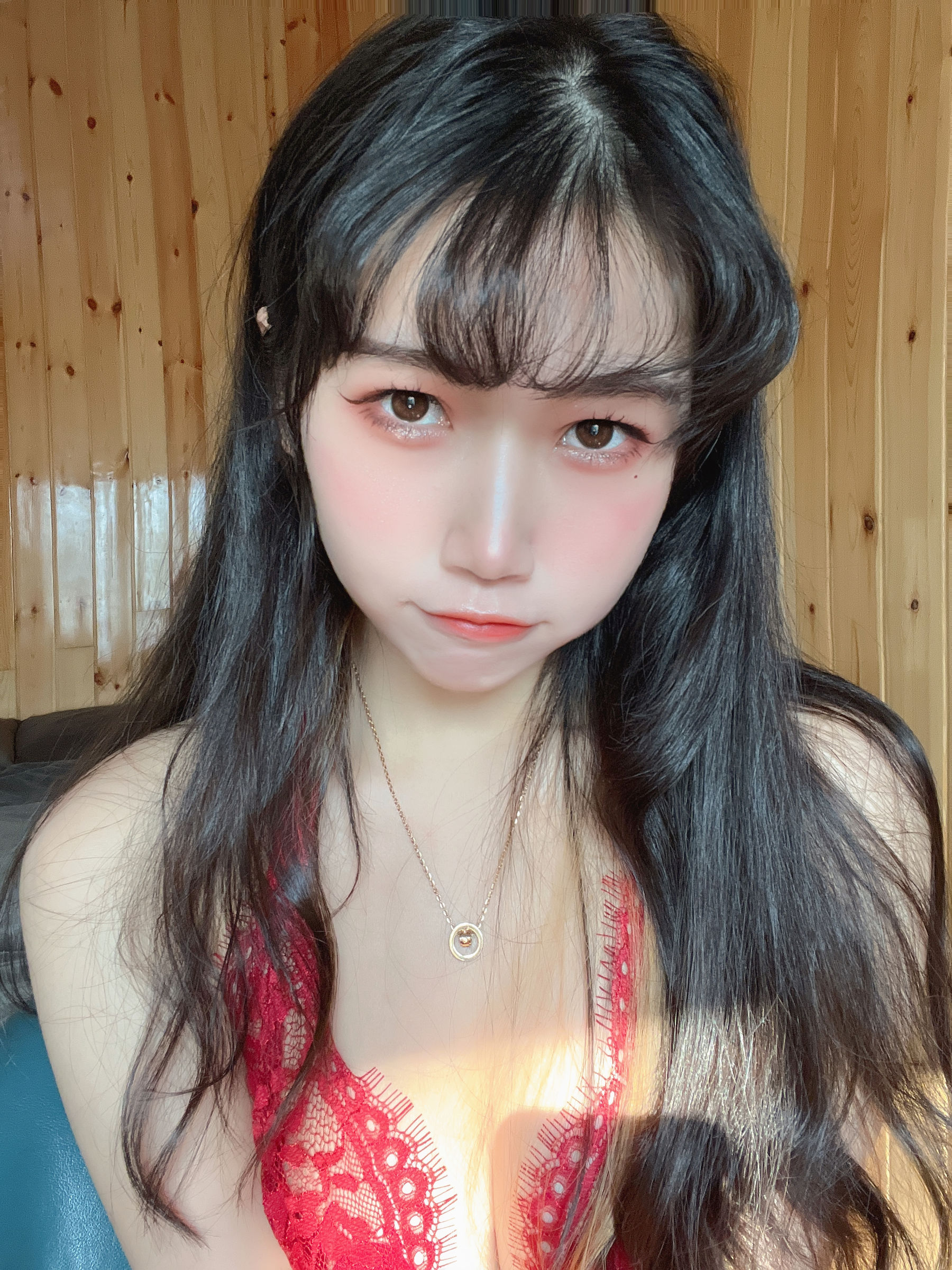 [福利COS] 微博人气Coser不呆猫 - 霸气红色人妻第20张