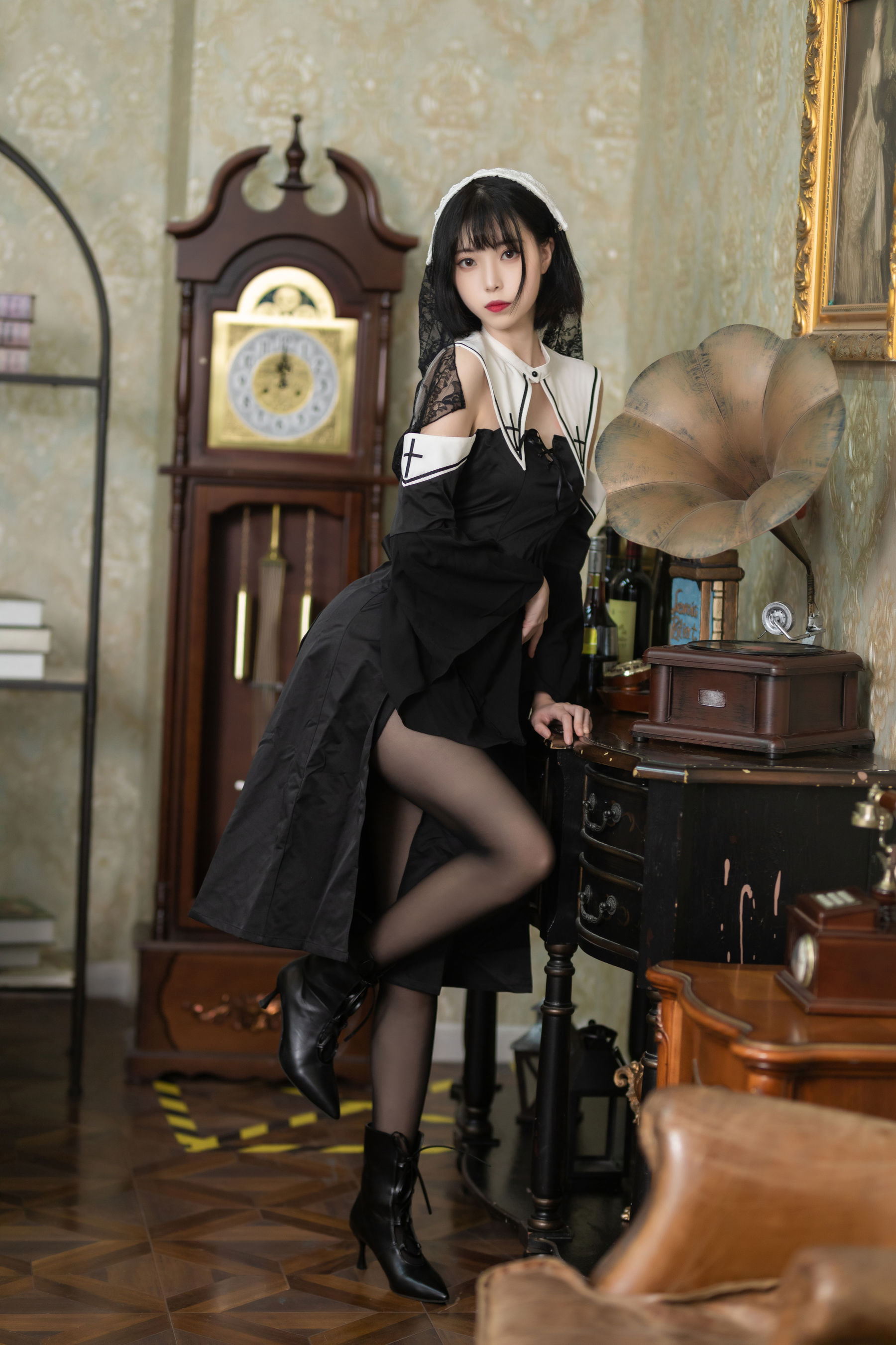 [福利COS] 许岚(叁月life) - 暗黑修女第4张