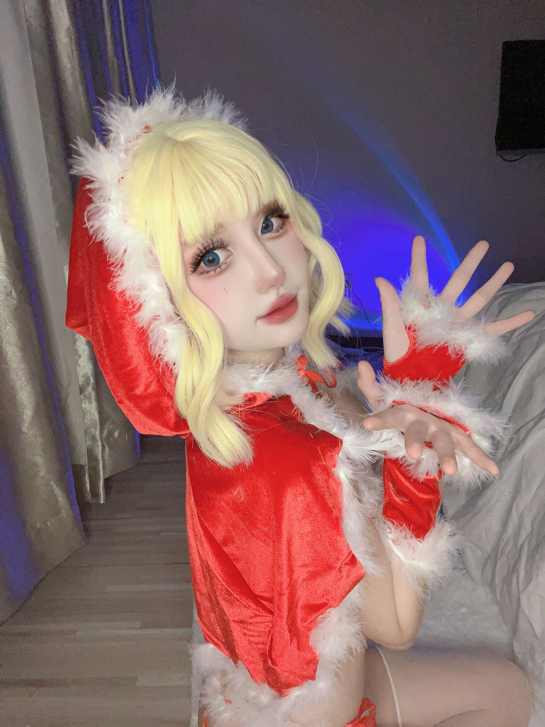 [福利COS] 动漫博主您的蛋蛋 - 圣诞斗篷第6张