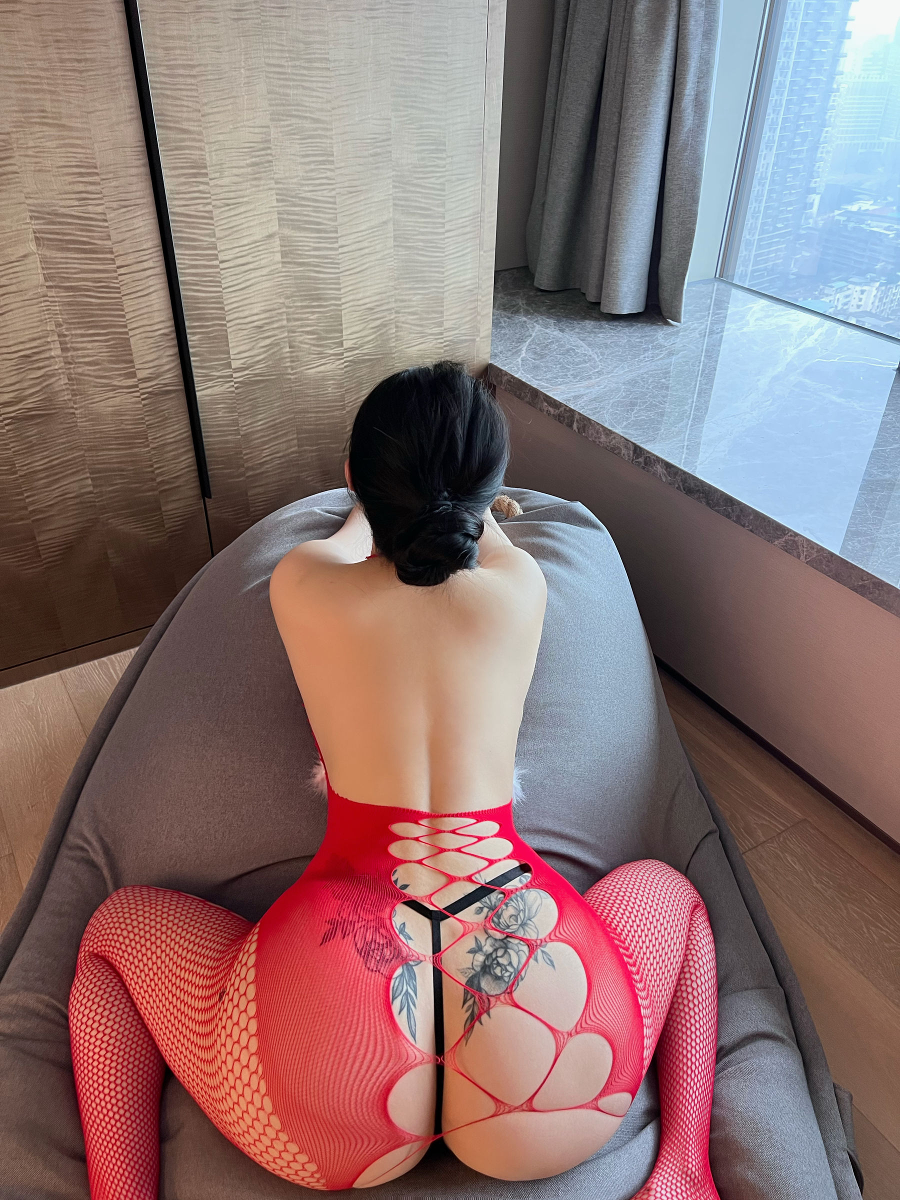 [福利COS] 美臀女神左公子666 - 红色渔网第1张