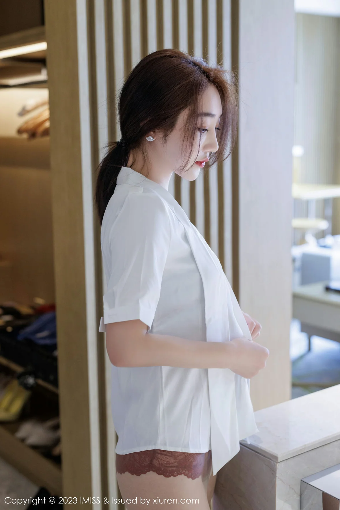  爱蜜社 Vol.735 九月生__ 灰色职业装性感写真 [58P]第9张