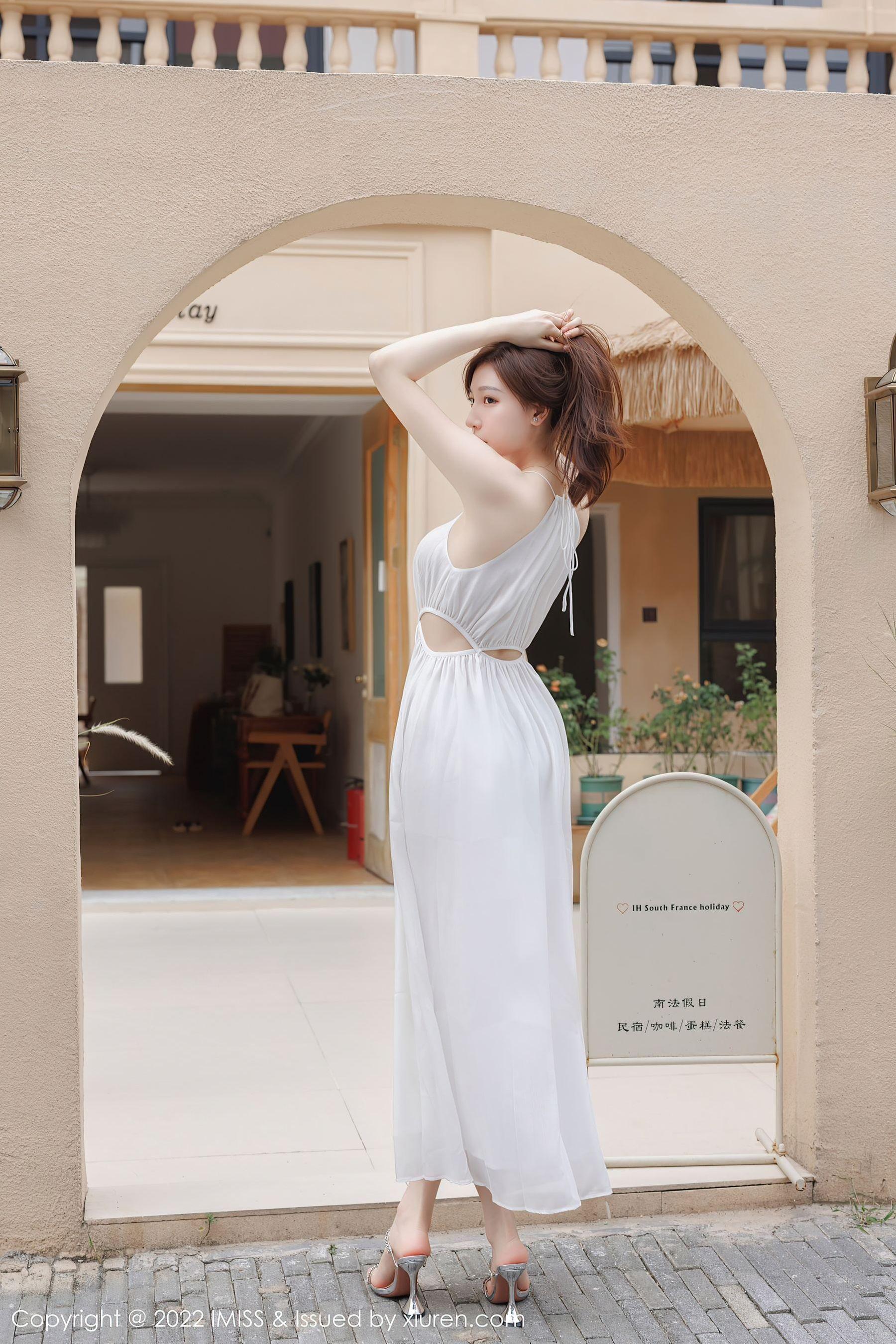  爱蜜社 VOL.706 Lynn刘奕宁 长裙美腿第6张