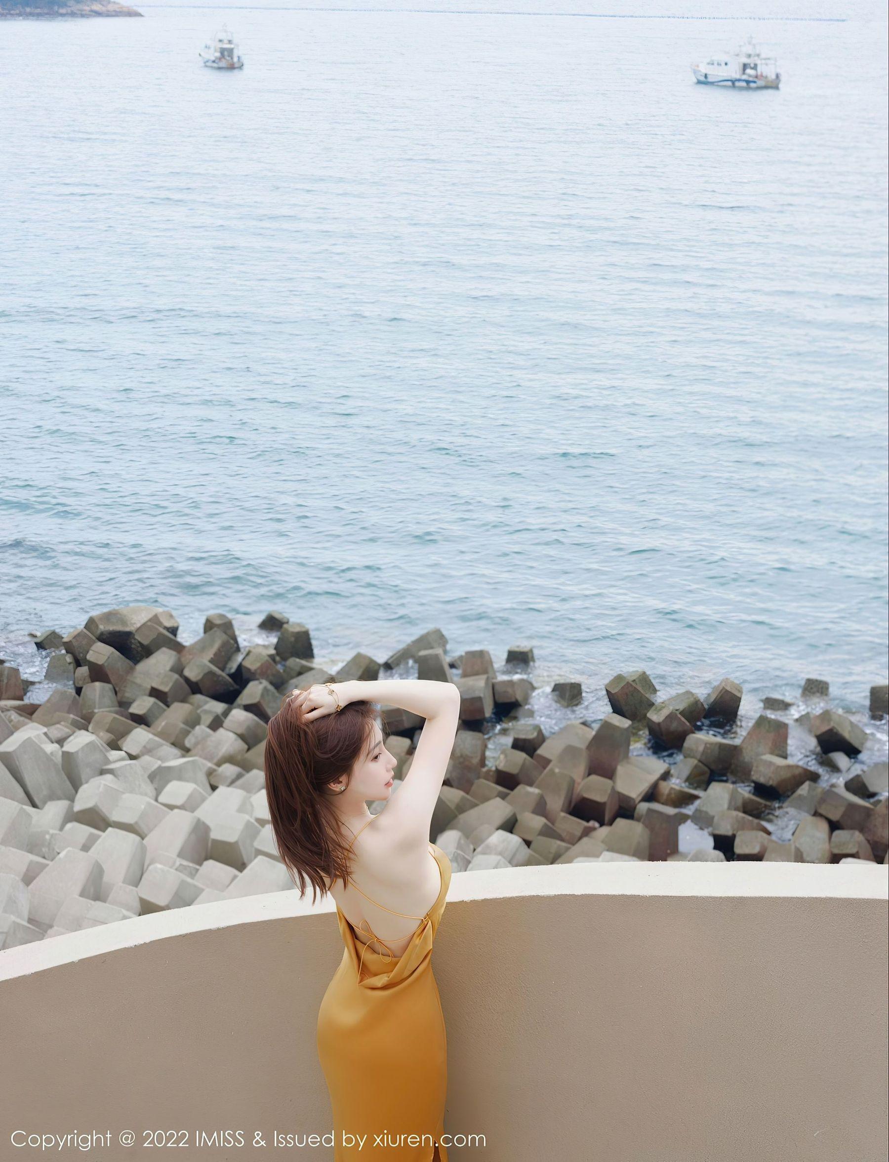  爱蜜社 VOL.706 Lynn刘奕宁 长裙美腿第15张