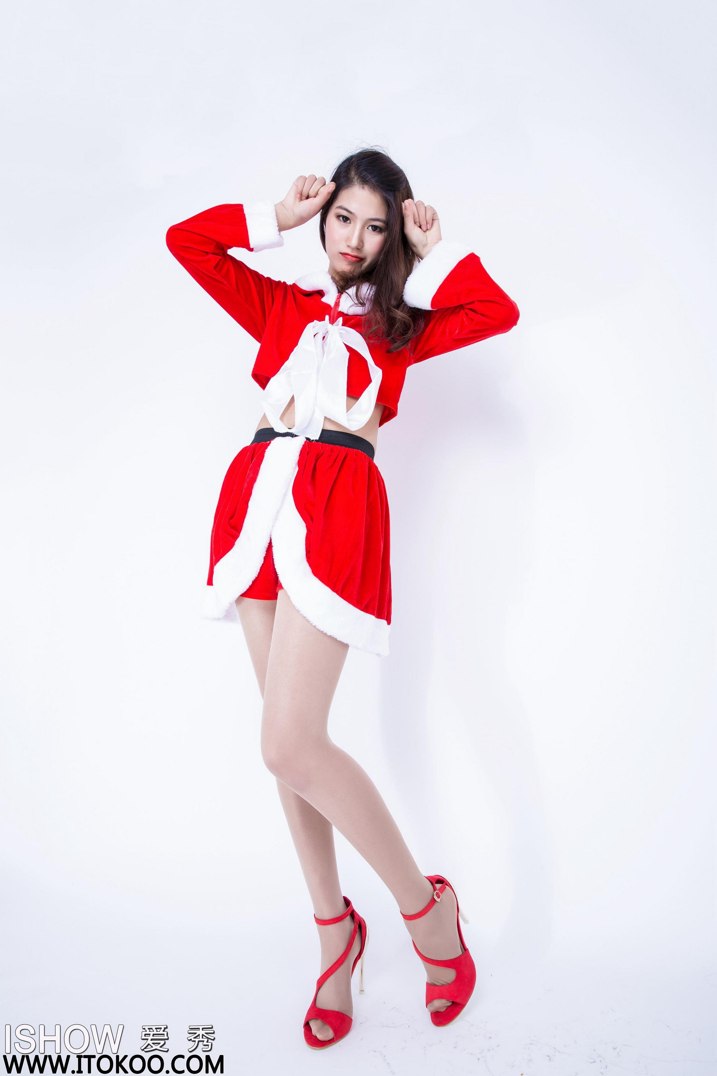 [ISHOW爱秀]红色圣诞女郎制服美女 可儿 肉丝美腿与红色高跟性感写真 2015-12-17 No.022第4张