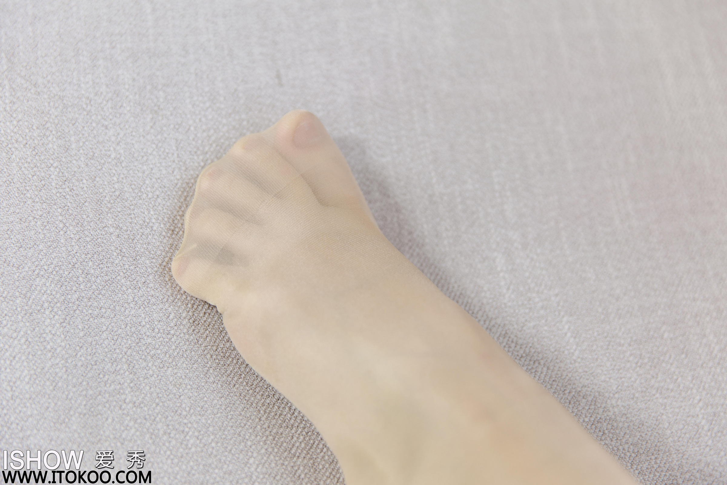 [ISHOW爱秀]NO.176 刘玥菲Phoebe 黄色运动小背心与超短裙加肉色丝袜美腿性感私房写真集第8张