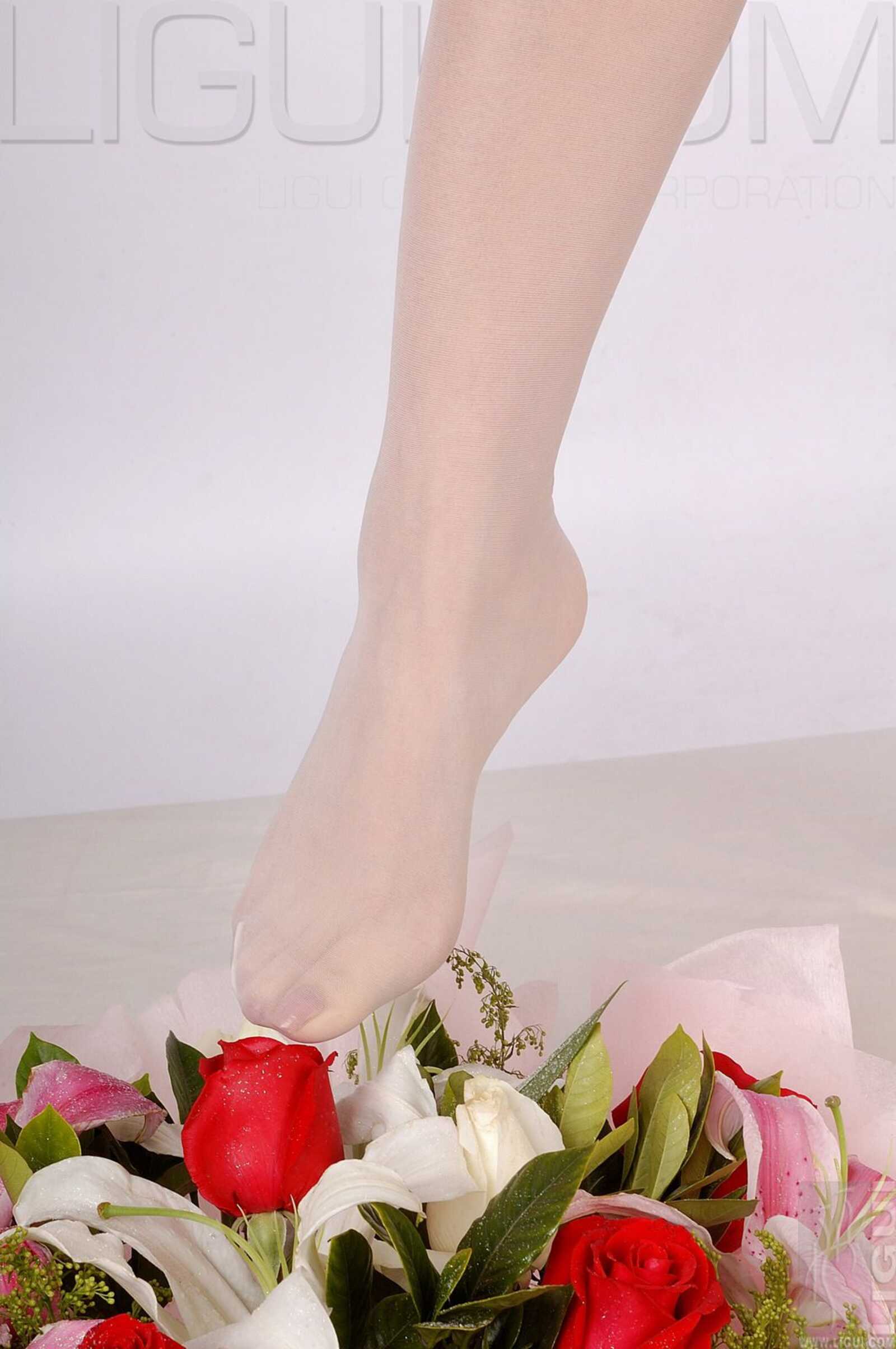 [丽柜LiGui] Model 英子《诱人的白丝》写真集图片第10张