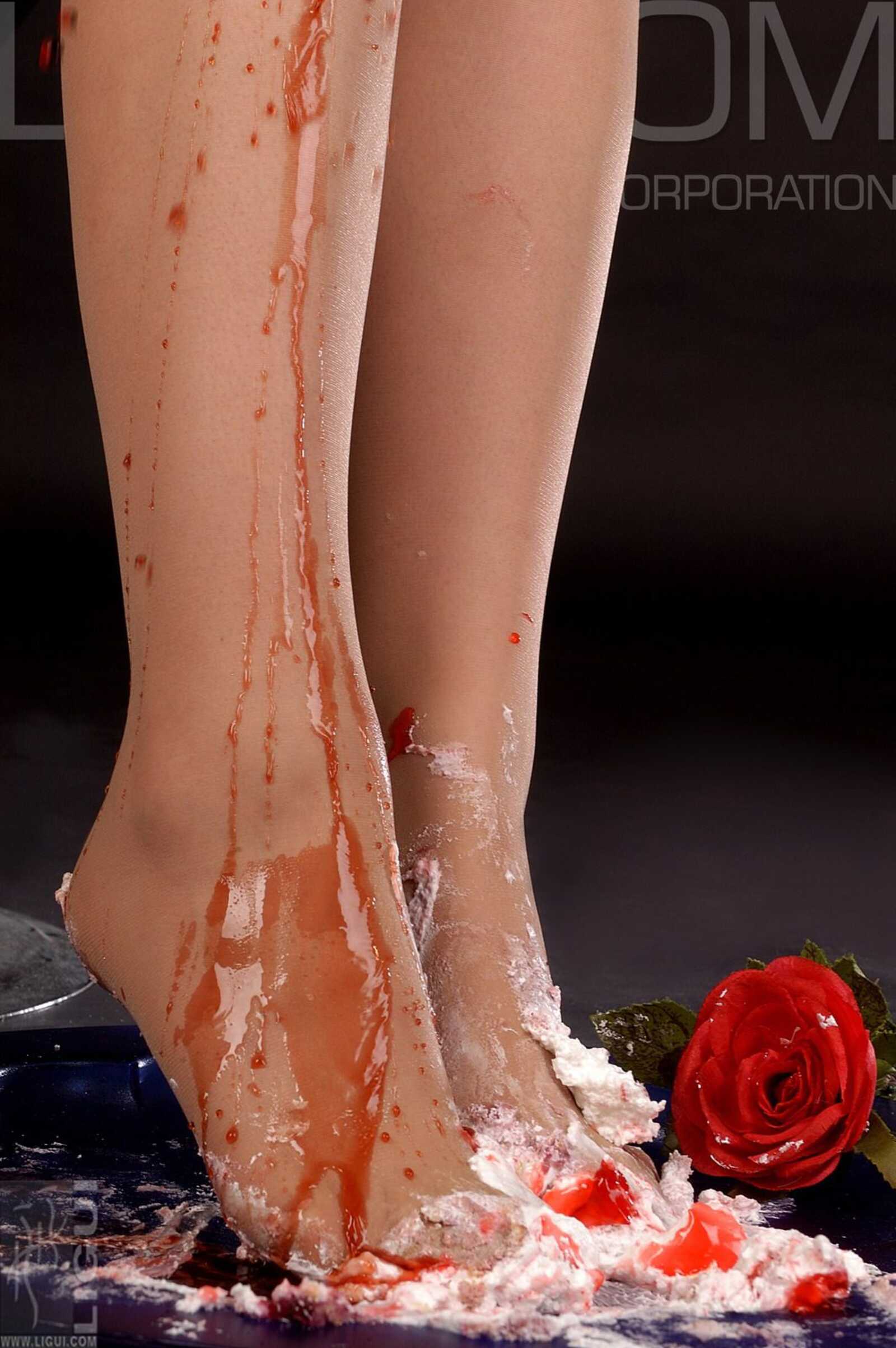 [丽柜LiGui] Model 慕子《美味的蛋糕》丝足写真集图第2张