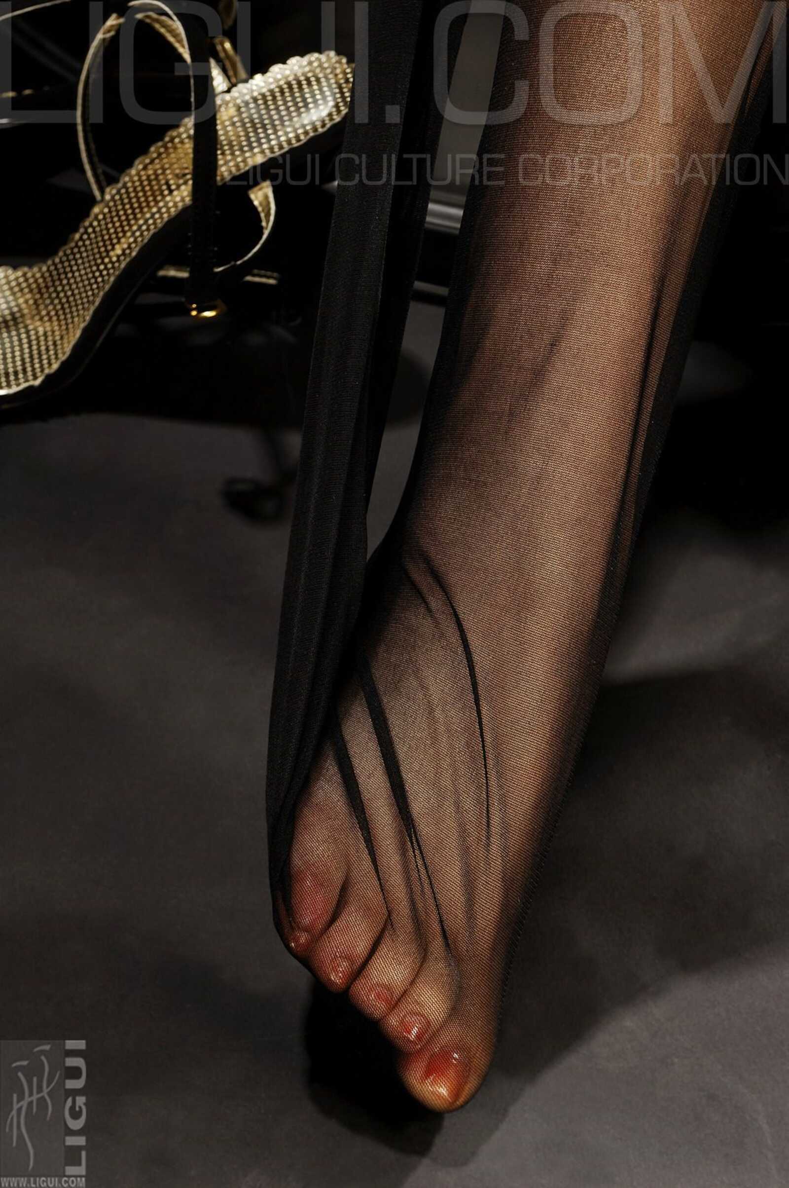 [丽柜LiGui] Model 小璐璐《飄動的丝襪》丝足写真图第2张