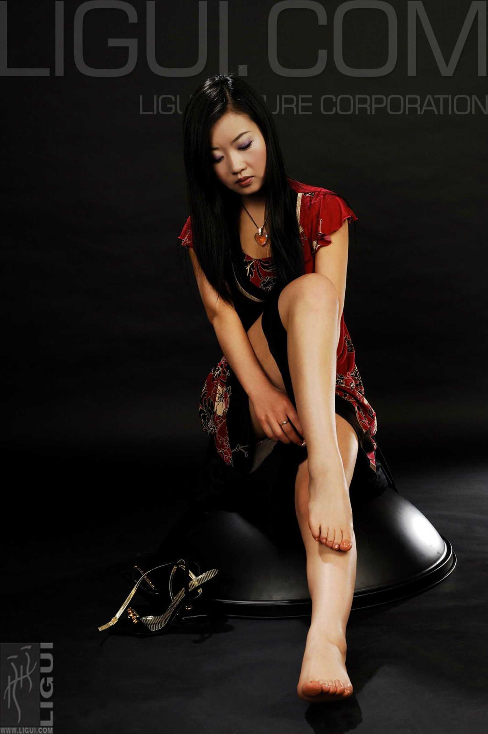 [丽柜LiGui] Model 小璐璐《飄動的丝襪》丝足写真图第1张