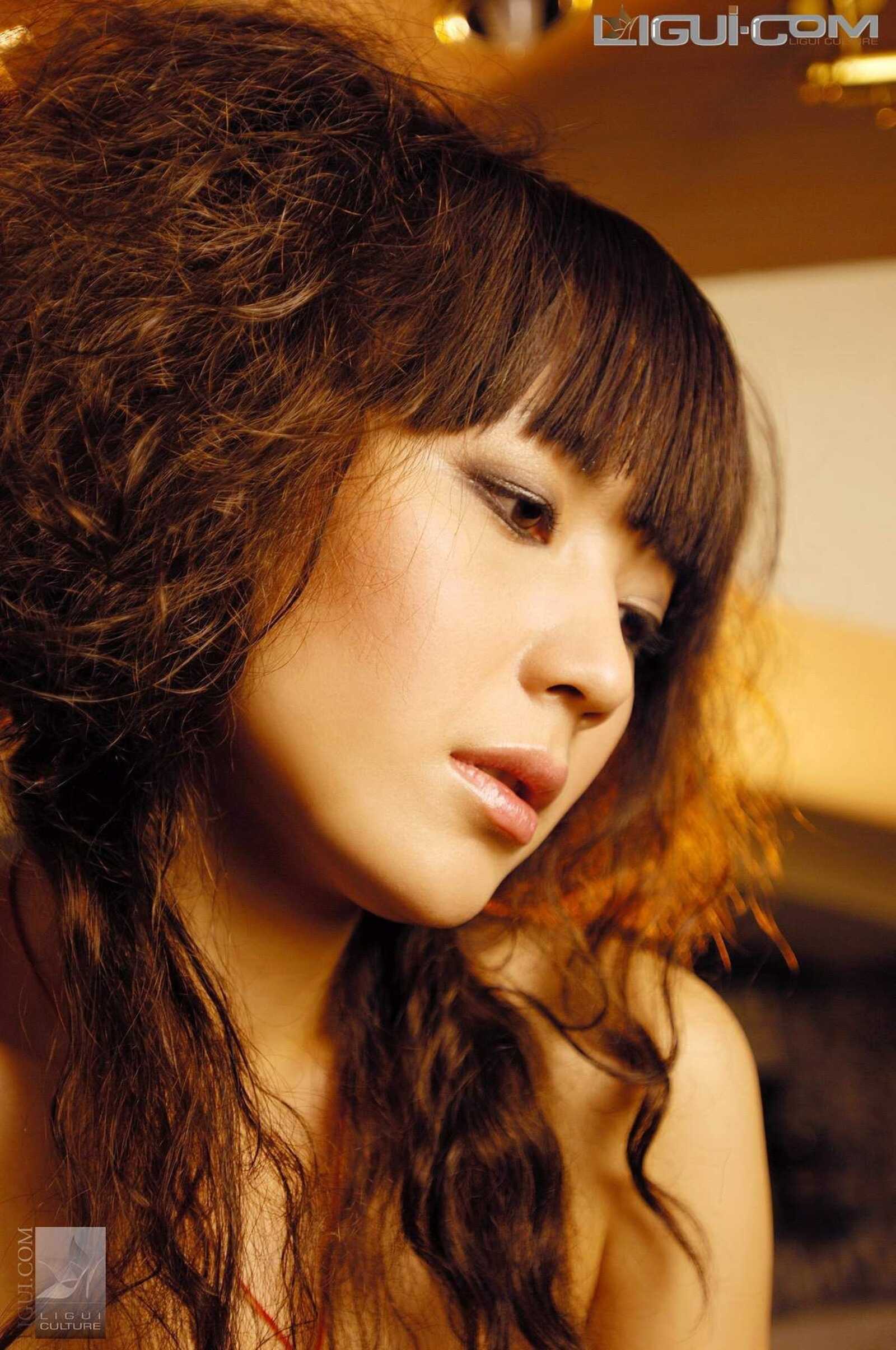 [丽柜LiGui] Model 咪惠美《黑丝酒吧女郎》丝足写真第10张