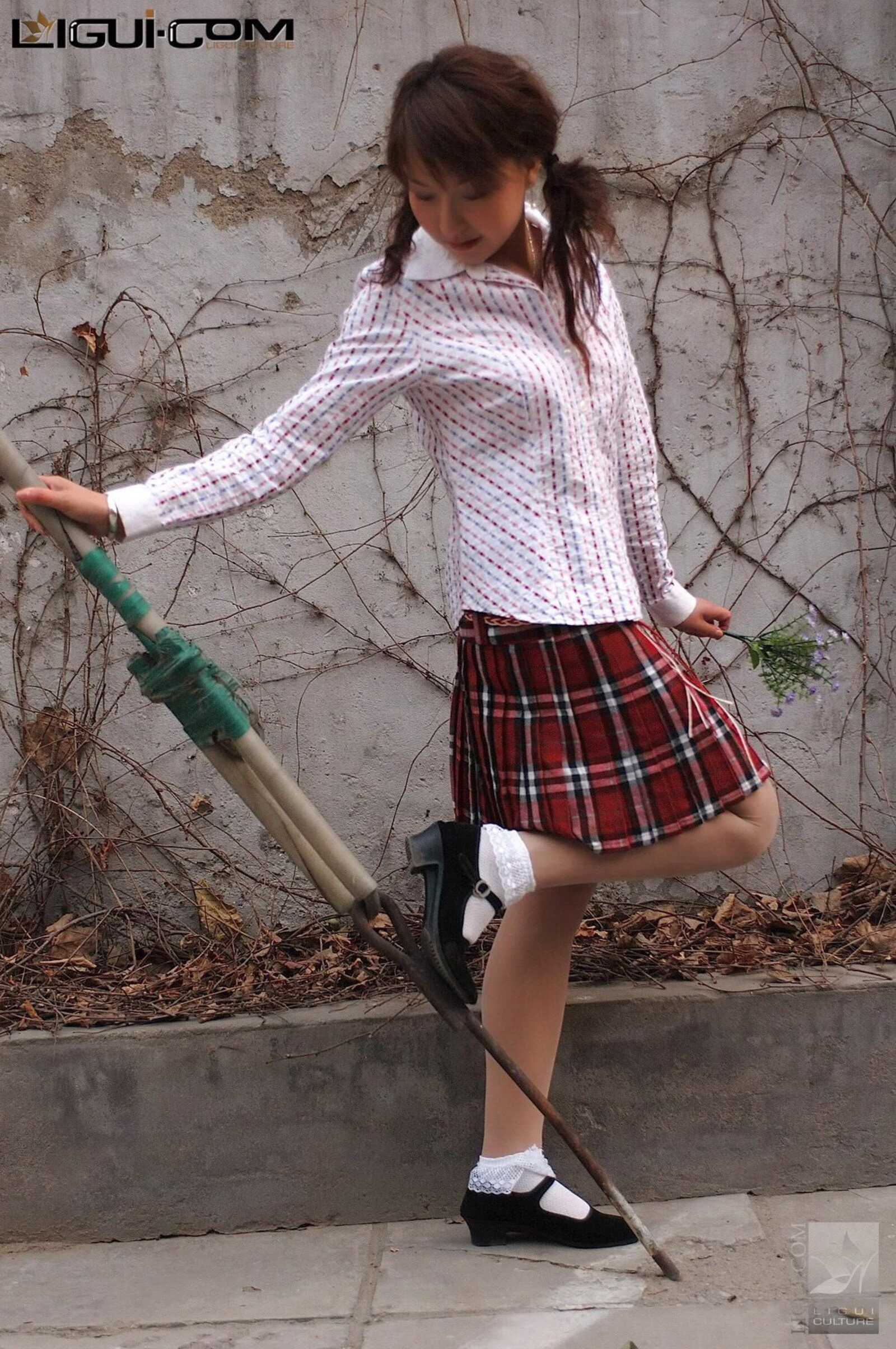 [丽柜LiGui] Model 英子《初恋布鞋女孩》丝足写真图第9张