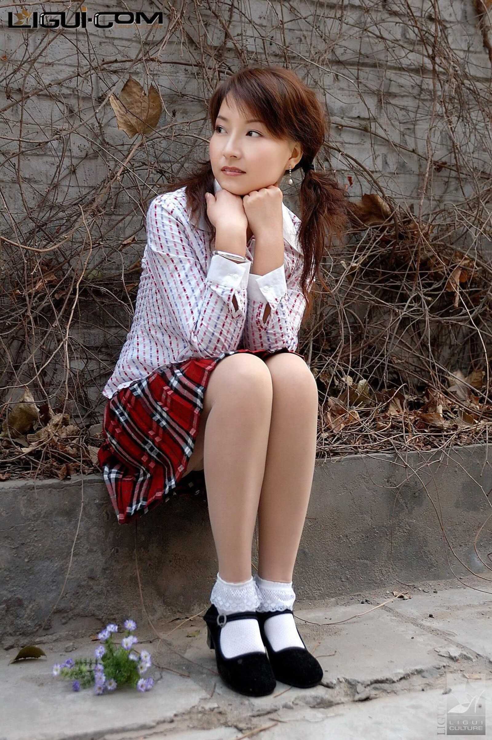 [丽柜LiGui] Model 英子《初恋布鞋女孩》丝足写真图第5张