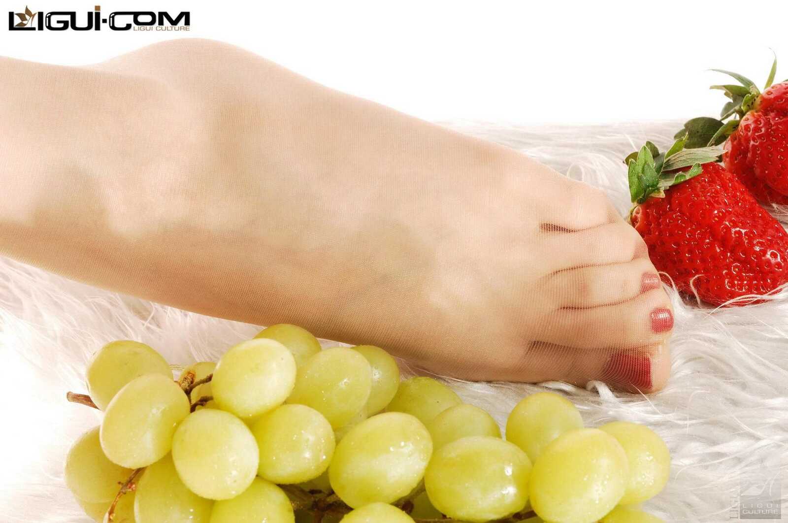 Model 雯雯《秀脚可餐》 [丽柜LiGui] 美足写真图片第5张