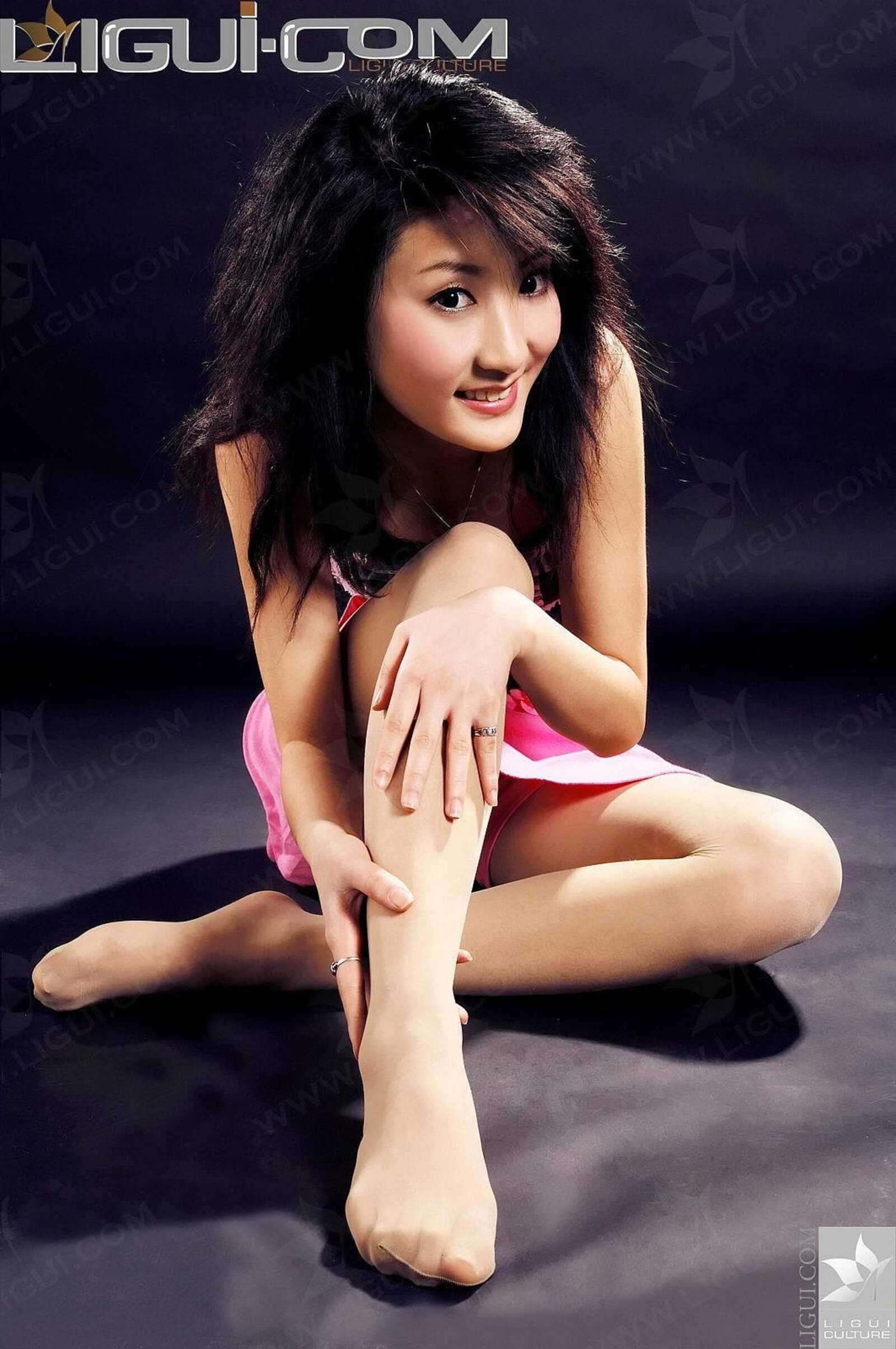 Model 陈佳崎《拜倒粉红榴裙》 丝足写真图片 [丽第1张