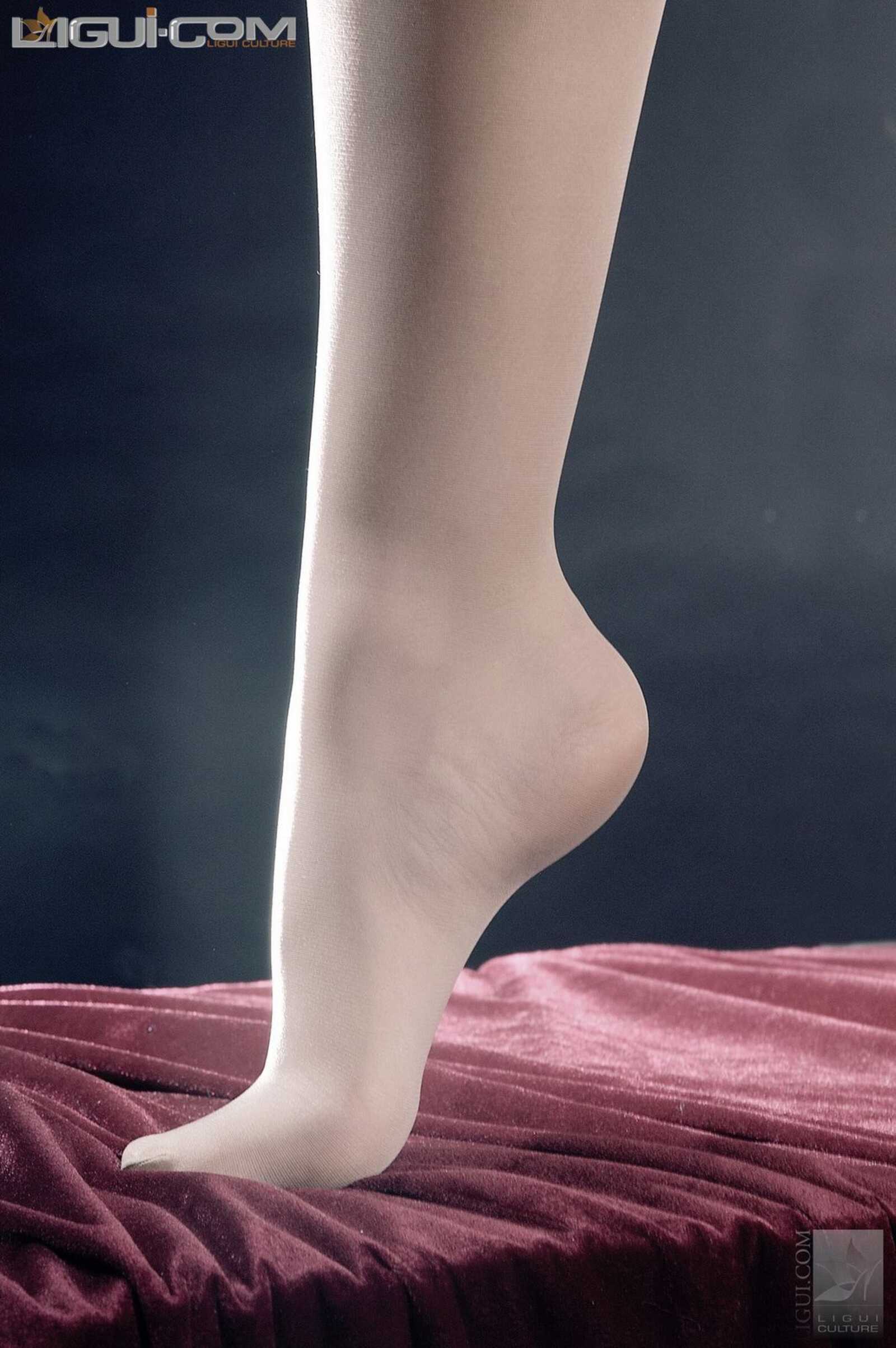 Model 倩倩《冷艳倩女》 [丽柜LiGui] 丝足写真图片第4张