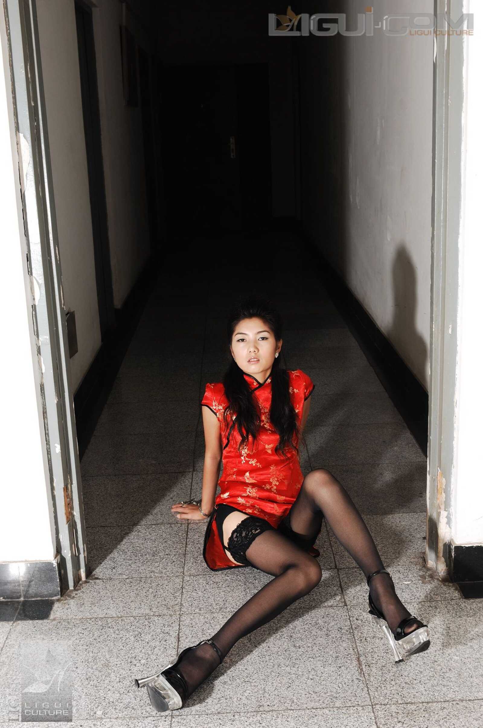 Model 丝丝《电梯口的黑丝高跟》 [丽柜LiGui] 丝足第6张