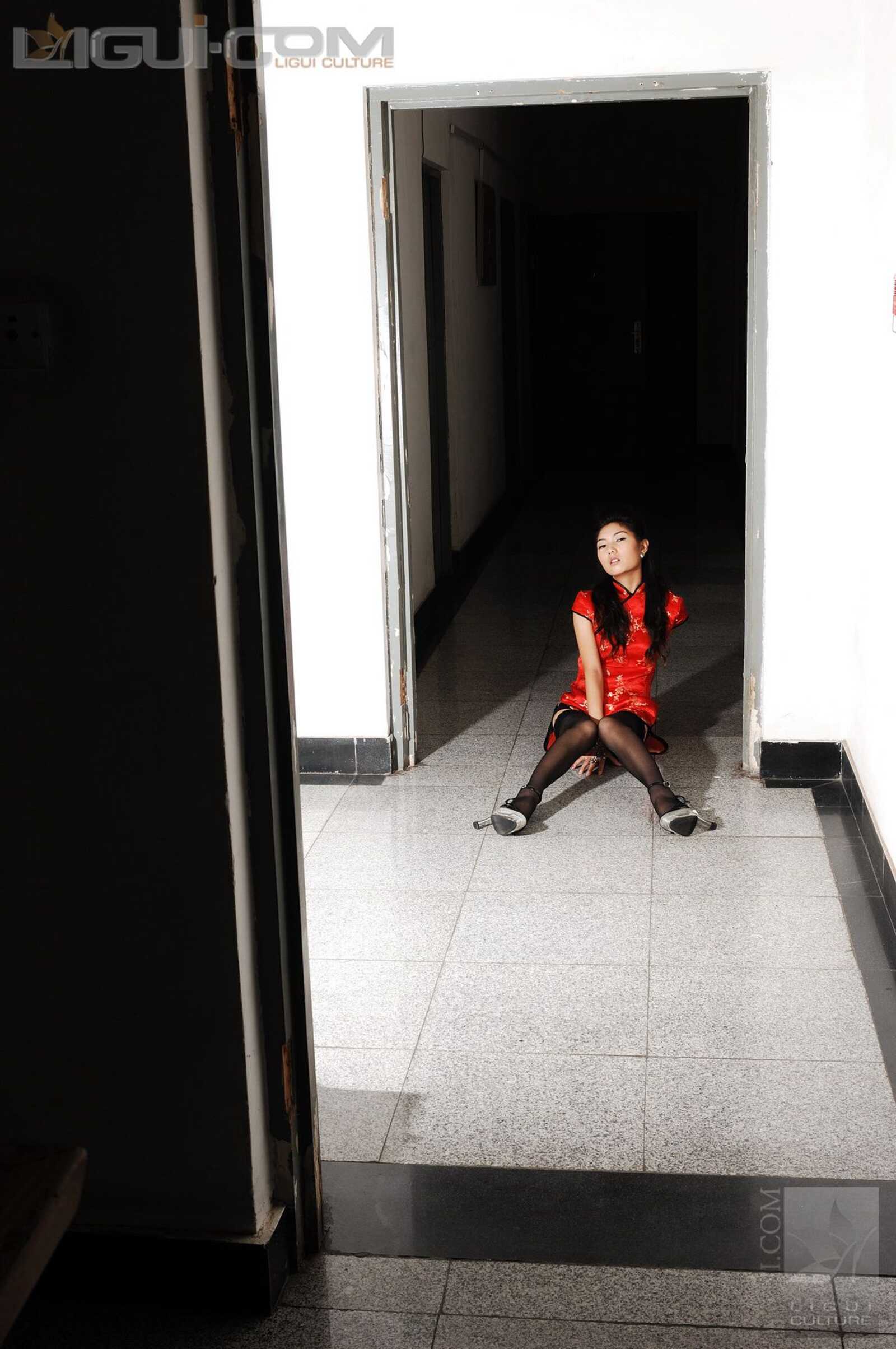 Model 丝丝《电梯口的黑丝高跟》 [丽柜LiGui] 丝足第4张
