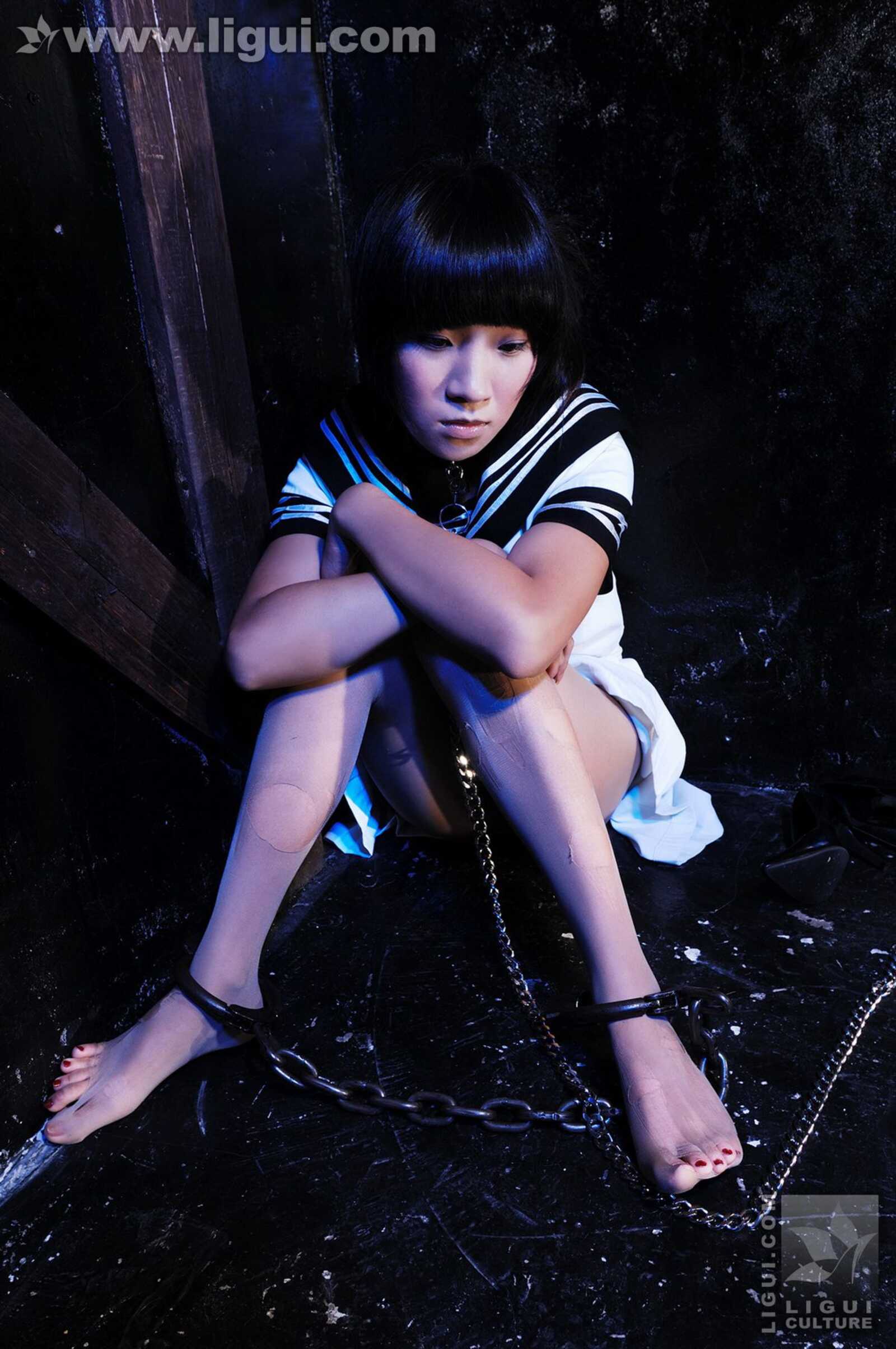 Model 慕子、伊园《特务女鞭打手铐脚镣学生妹》第5张