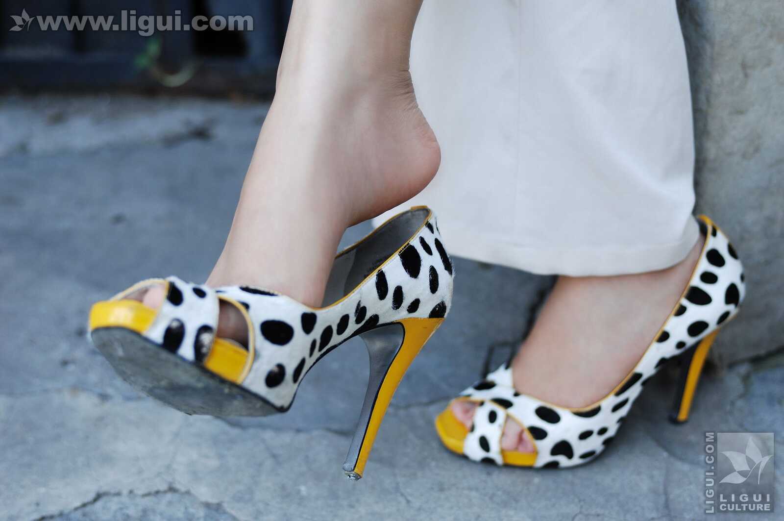 Model 卡鲁鲁《时尚美足达人街边秀》 [丽柜LiGui第1张