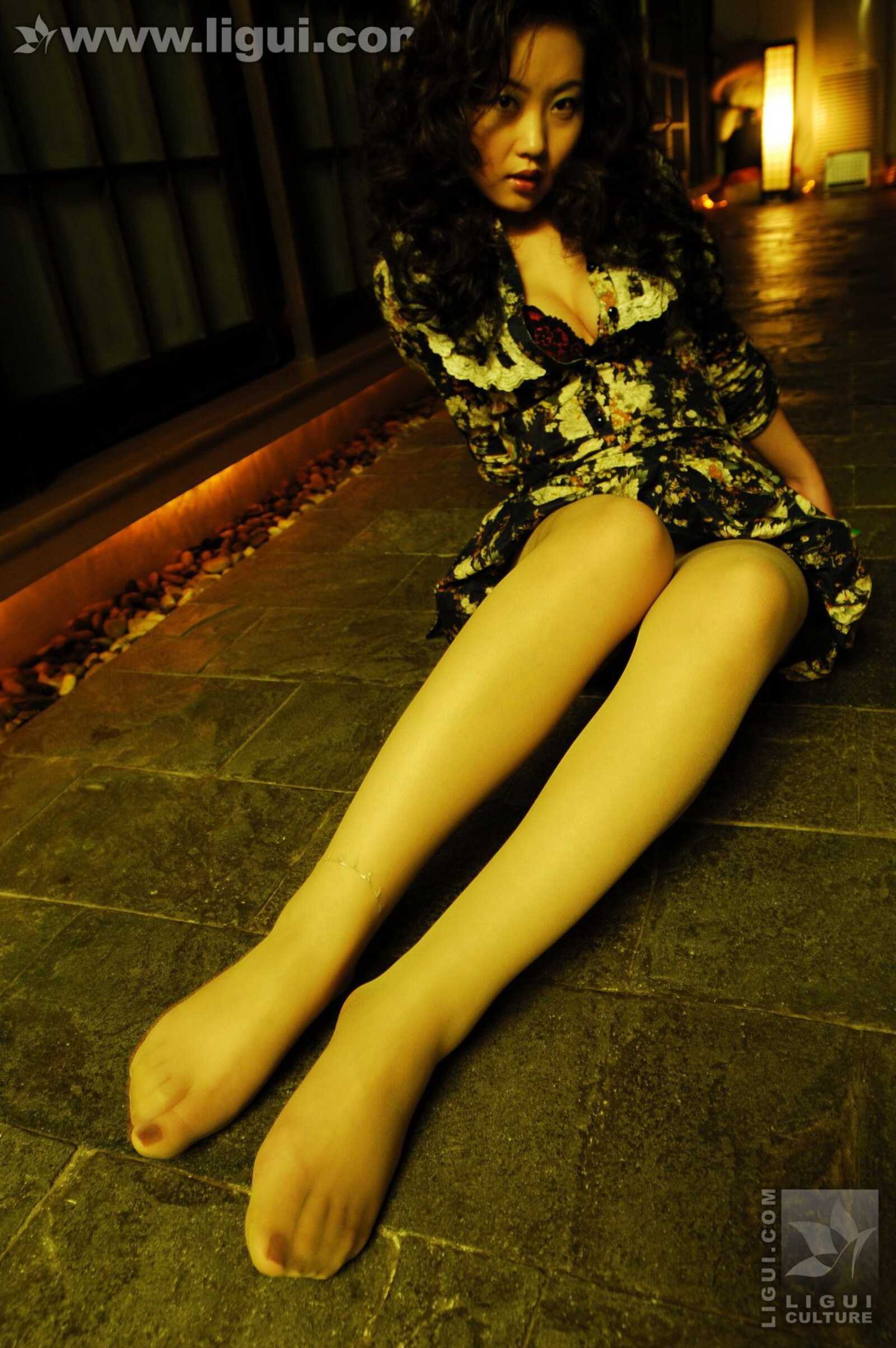 Model 小露露《性感小猫咪》 [丽柜LiGui] 丝足写真第3张