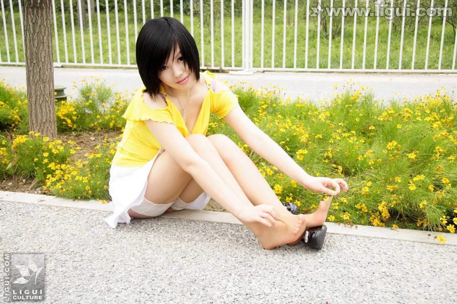 Model 幕子《草地上展现多姿美腿》 [丽柜LiGui] 丝第11张