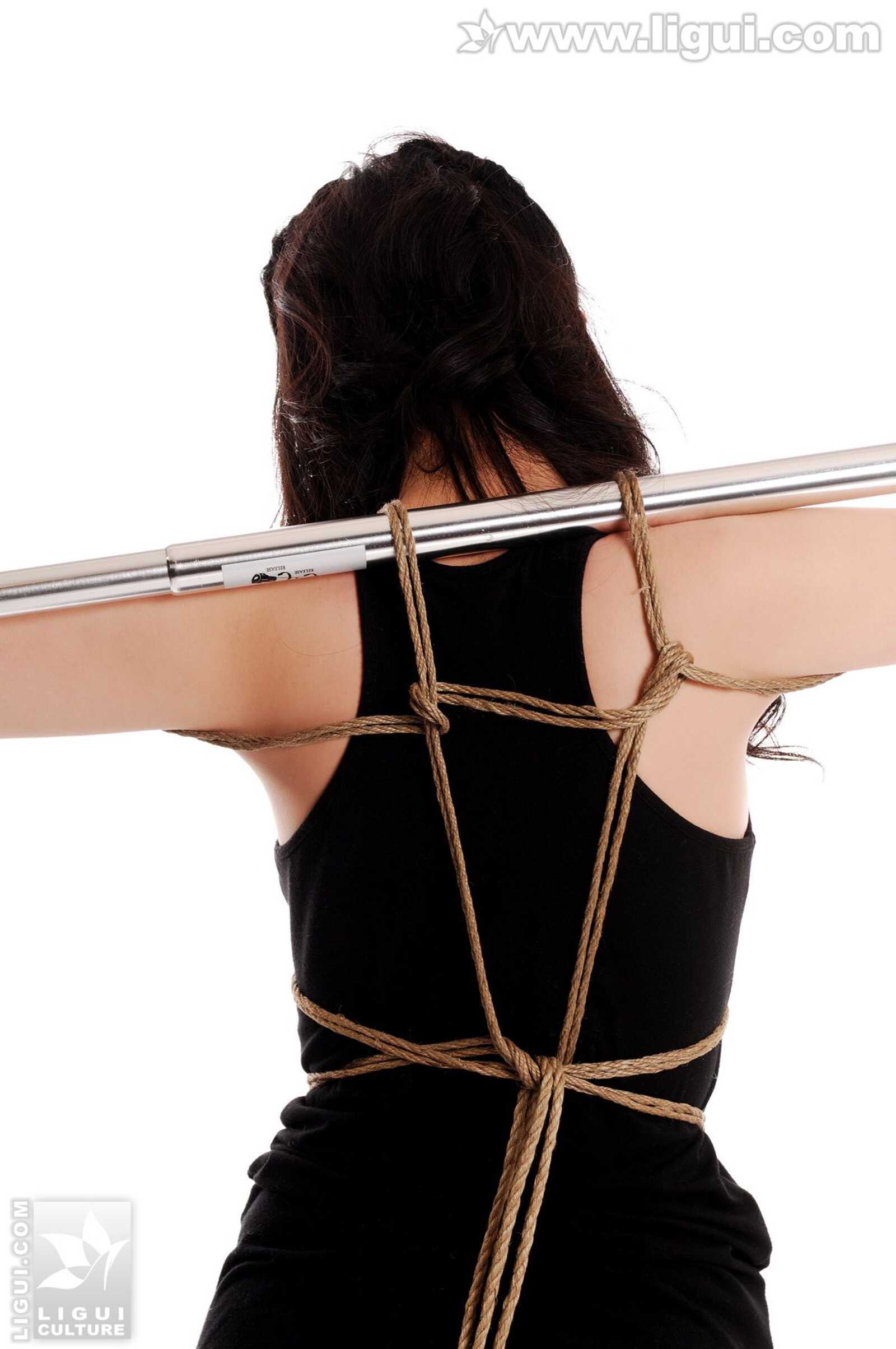 Model 尤丽《冷艳摄魂的丝袜捆绑》 [丽柜美束Li第17张