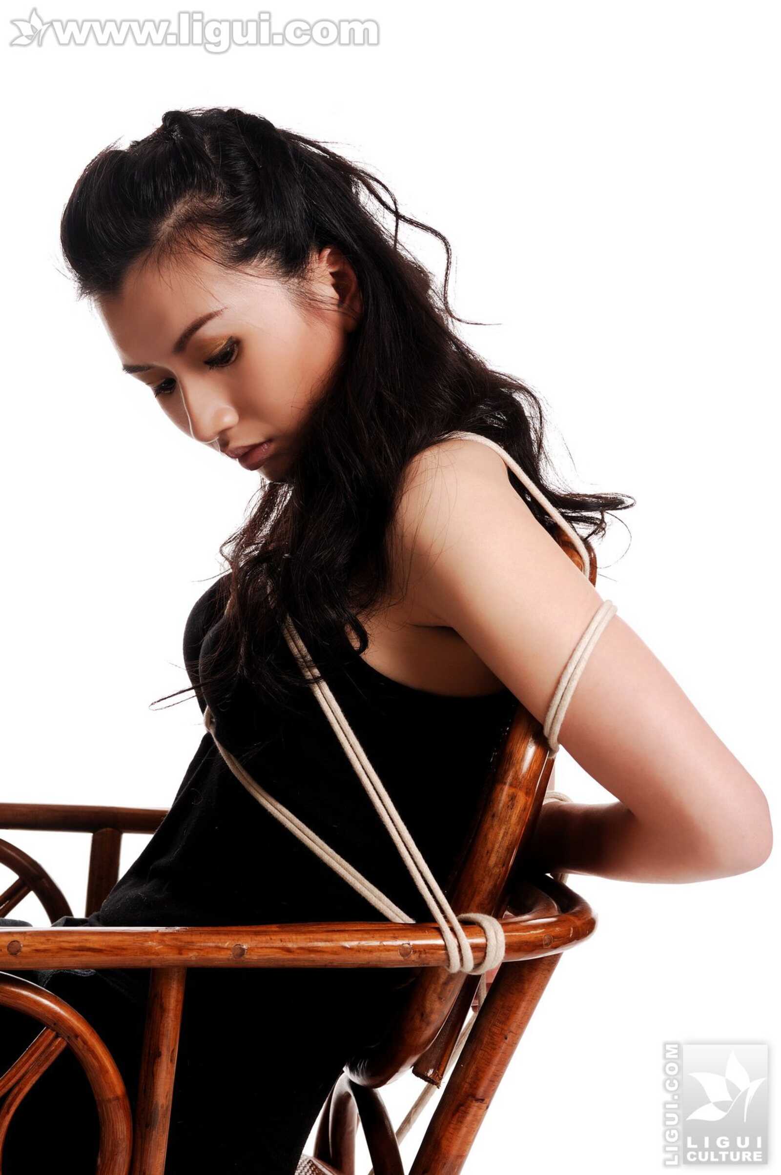 Model 尤丽《冷艳摄魂的丝袜捆绑》 [丽柜美束Li第10张